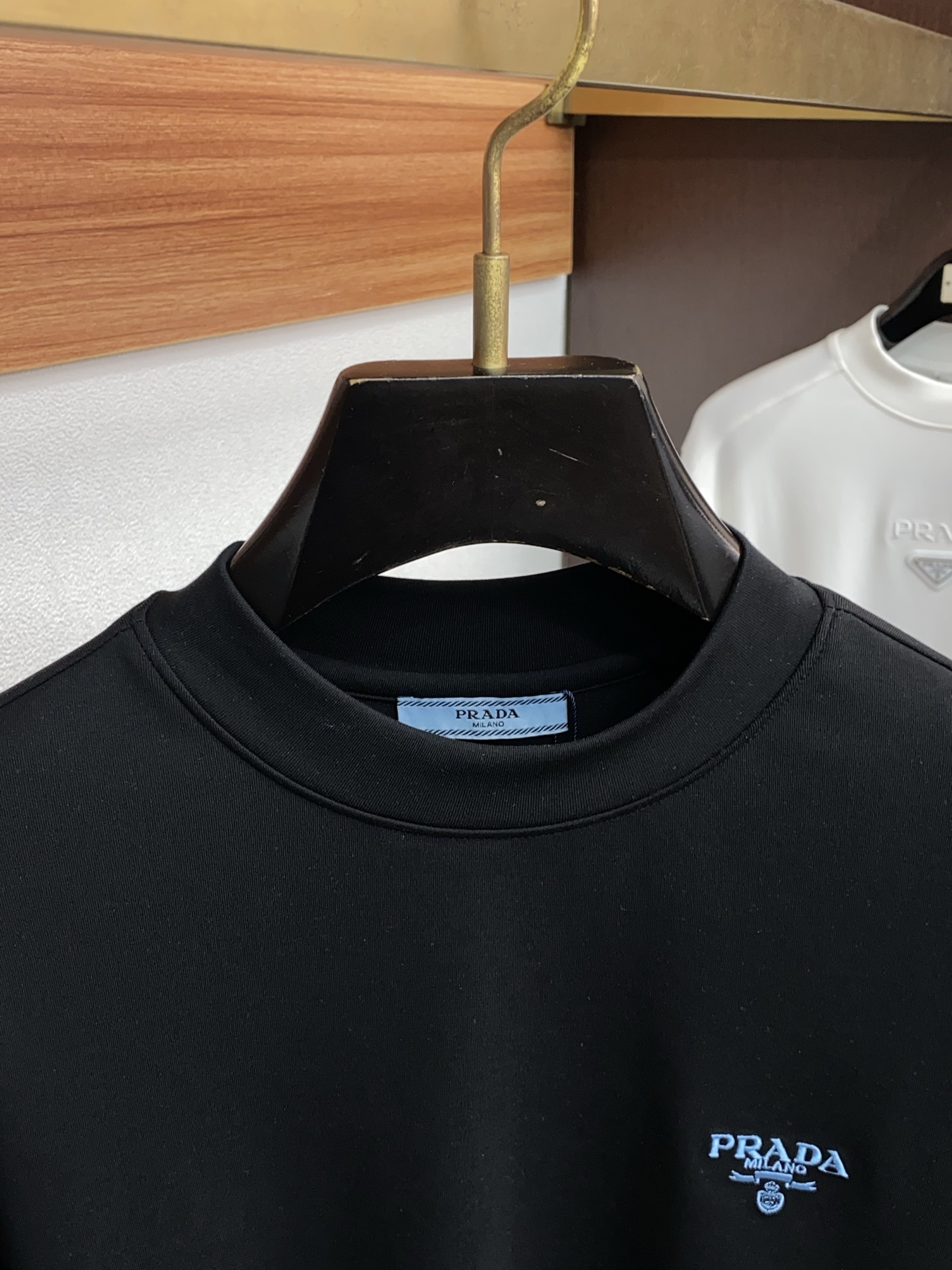 普拉达 25ss秋季 新品 新款贸易订单圆领长袖打底衫长袖T恤网红款！上身舒适透气，不僵硬，整体有着丰富
