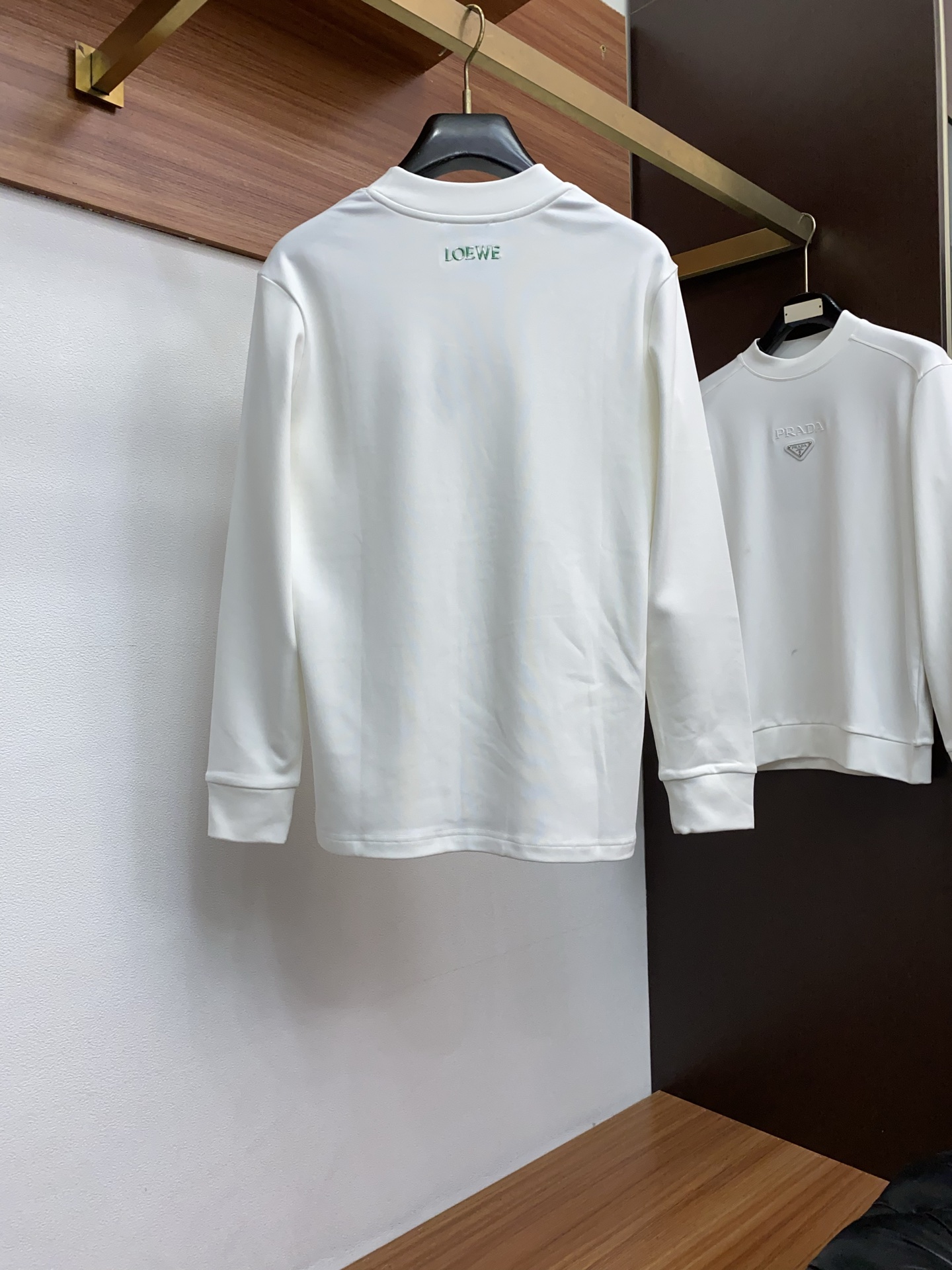 罗意威 25ss秋季 新品 新款贸易订单圆领长袖打底衫长袖T恤网红款！上身舒适透气，不僵硬，整体有着丰富