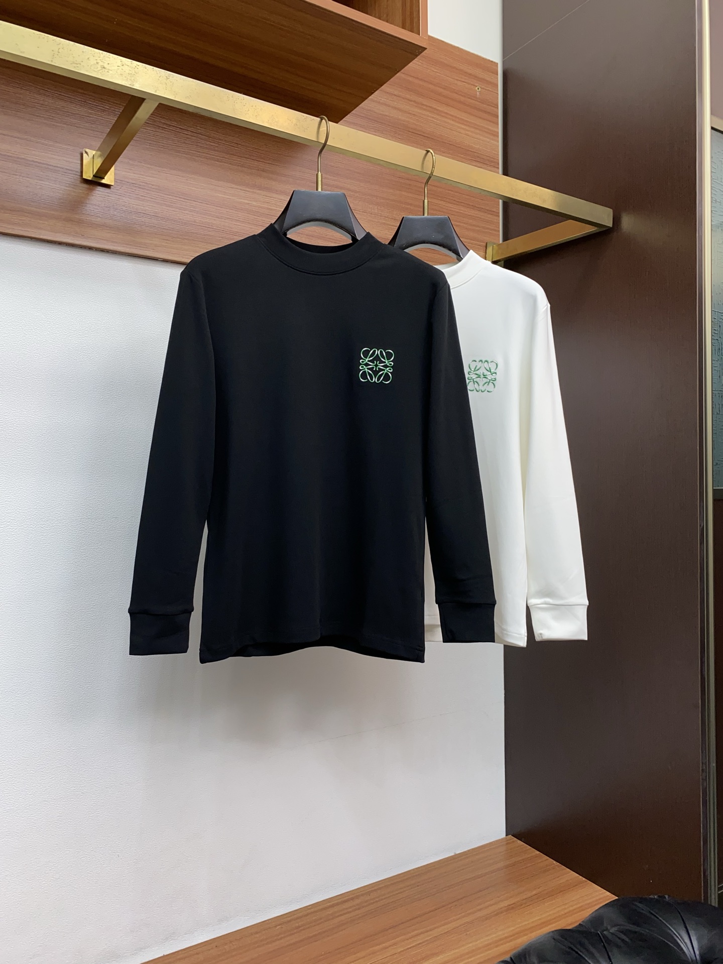 罗意威 25ss秋季 新品 新款贸易订单圆领长袖打底衫长袖T恤网红款！上身舒适透气，不僵硬，整体有着丰富