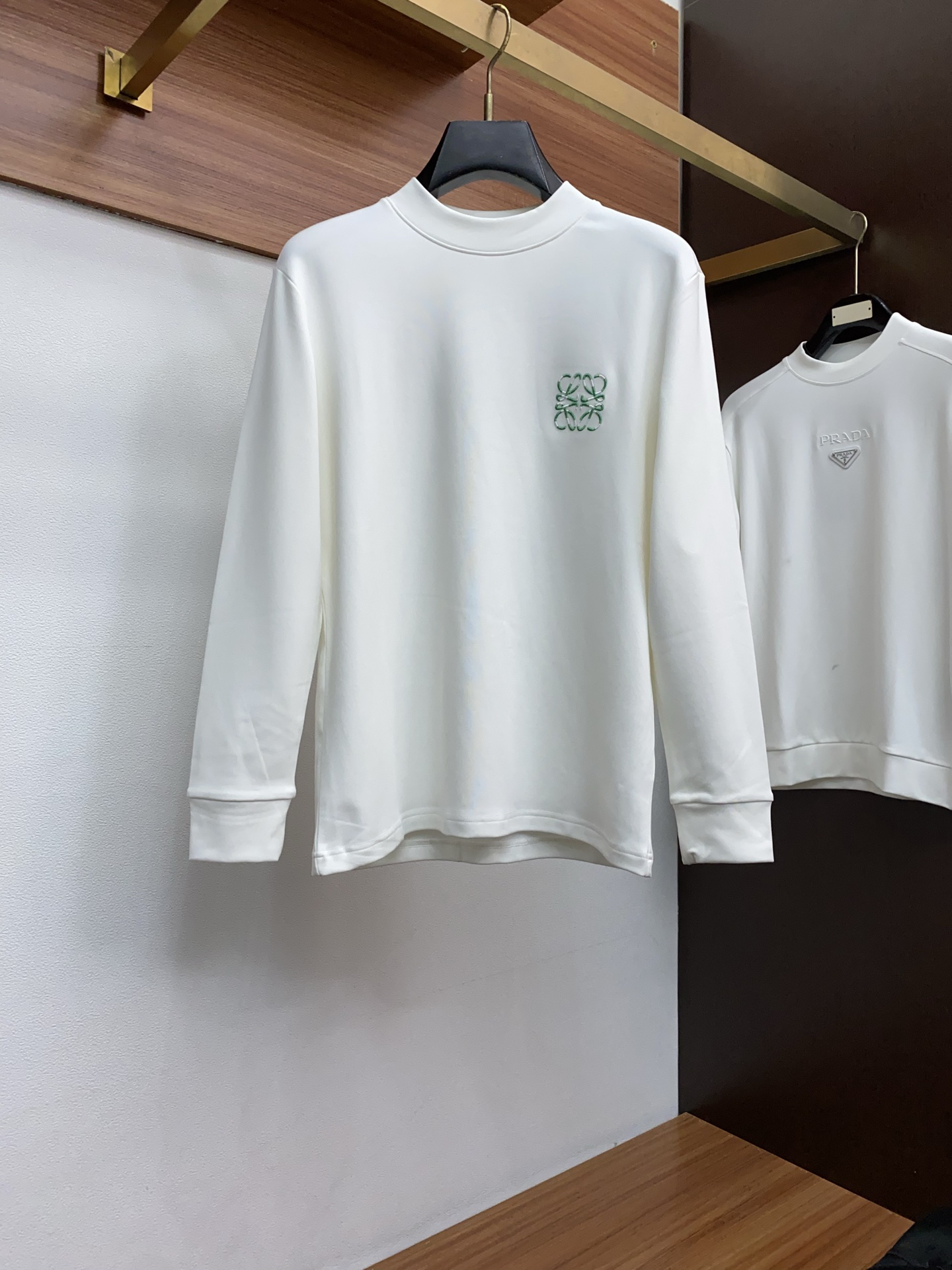 罗意威 25ss秋季 新品 新款贸易订单圆领长袖打底衫长袖T恤网红款！上身舒适透气，不僵硬，整体有着丰富