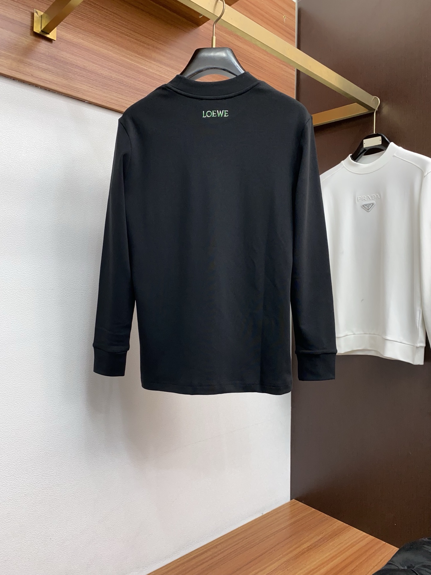 罗意威 25ss秋季 新品 新款贸易订单圆领长袖打底衫长袖T恤网红款！上身舒适透气，不僵硬，整体有着丰富