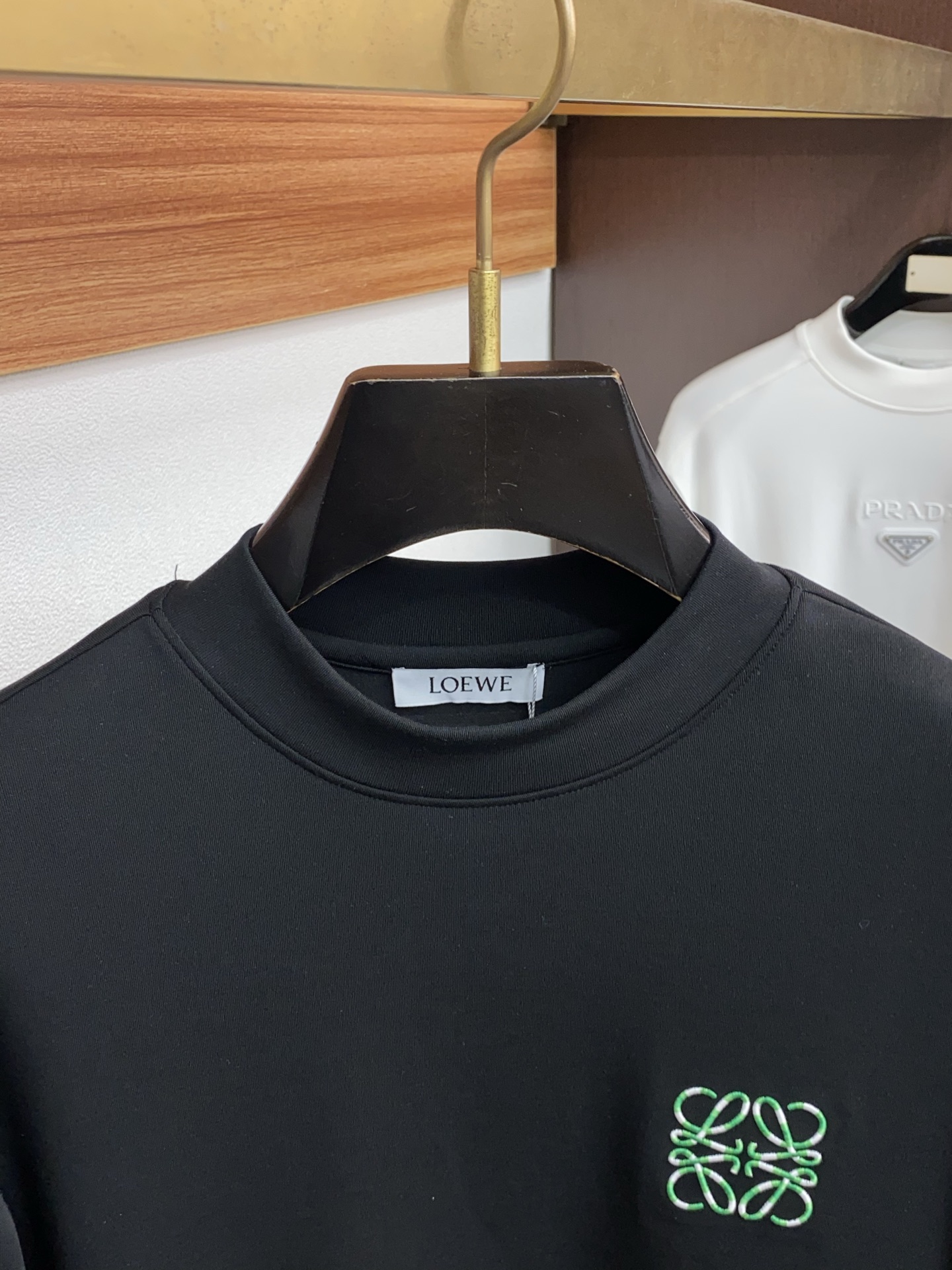 罗意威 25ss秋季 新品 新款贸易订单圆领长袖打底衫长袖T恤网红款！上身舒适透气，不僵硬，整体有着丰富