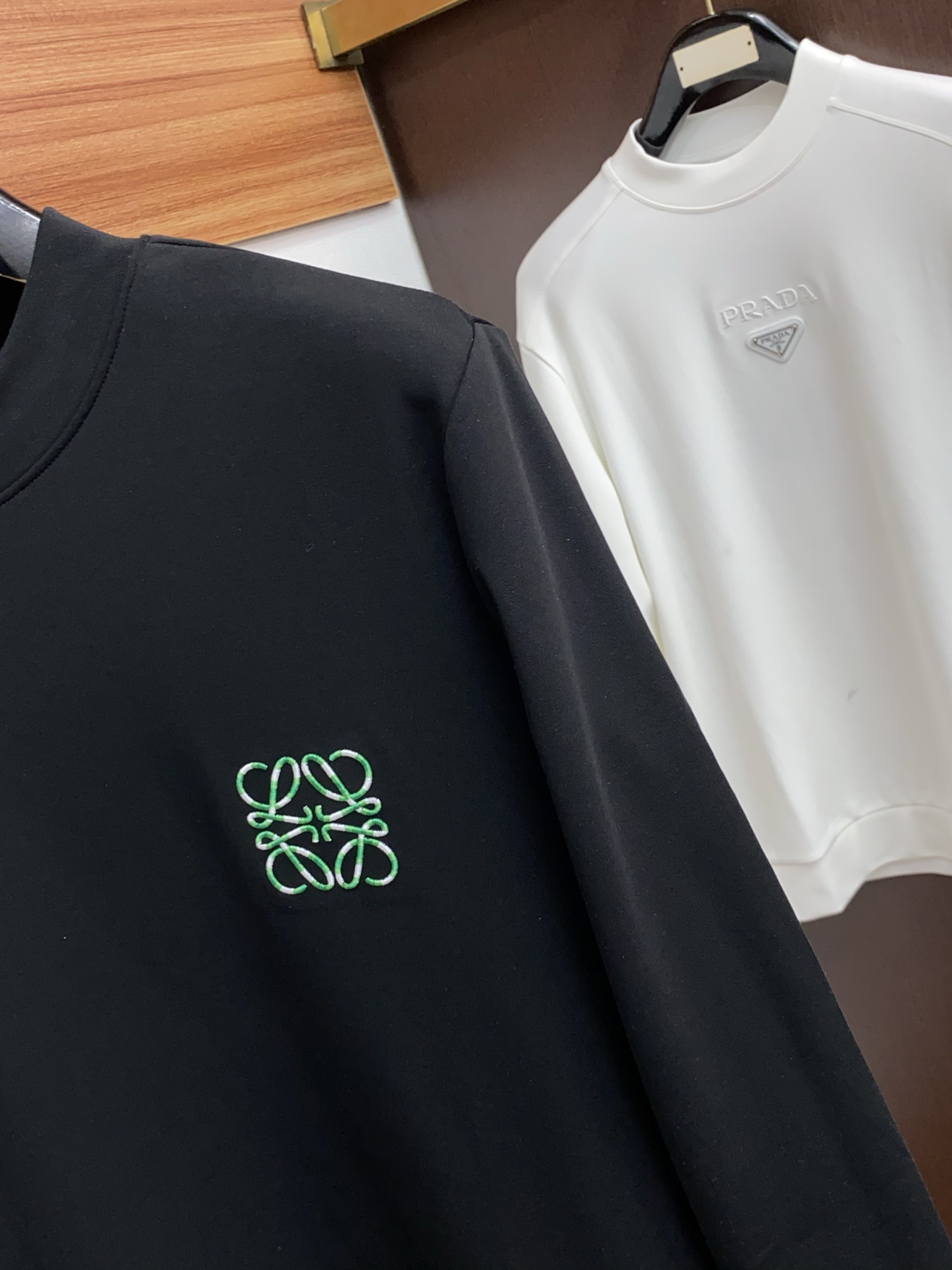 罗意威 25ss秋季 新品 新款贸易订单圆领长袖打底衫长袖T恤网红款！上身舒适透气，不僵硬，整体有着丰富