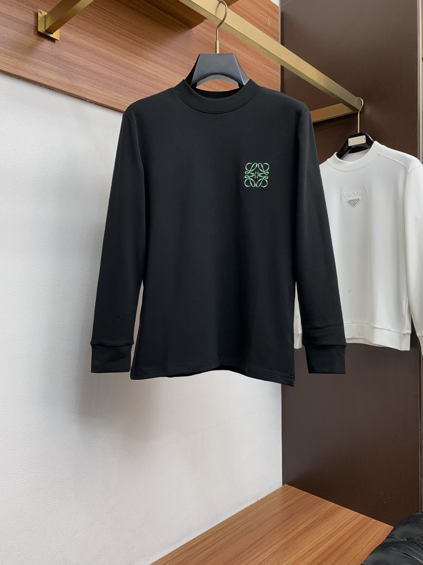 罗意威 25ss秋季 新品 新款贸易订单圆领长袖打底衫长袖T恤网红款！上身舒适透气，不僵硬，整体有着丰富