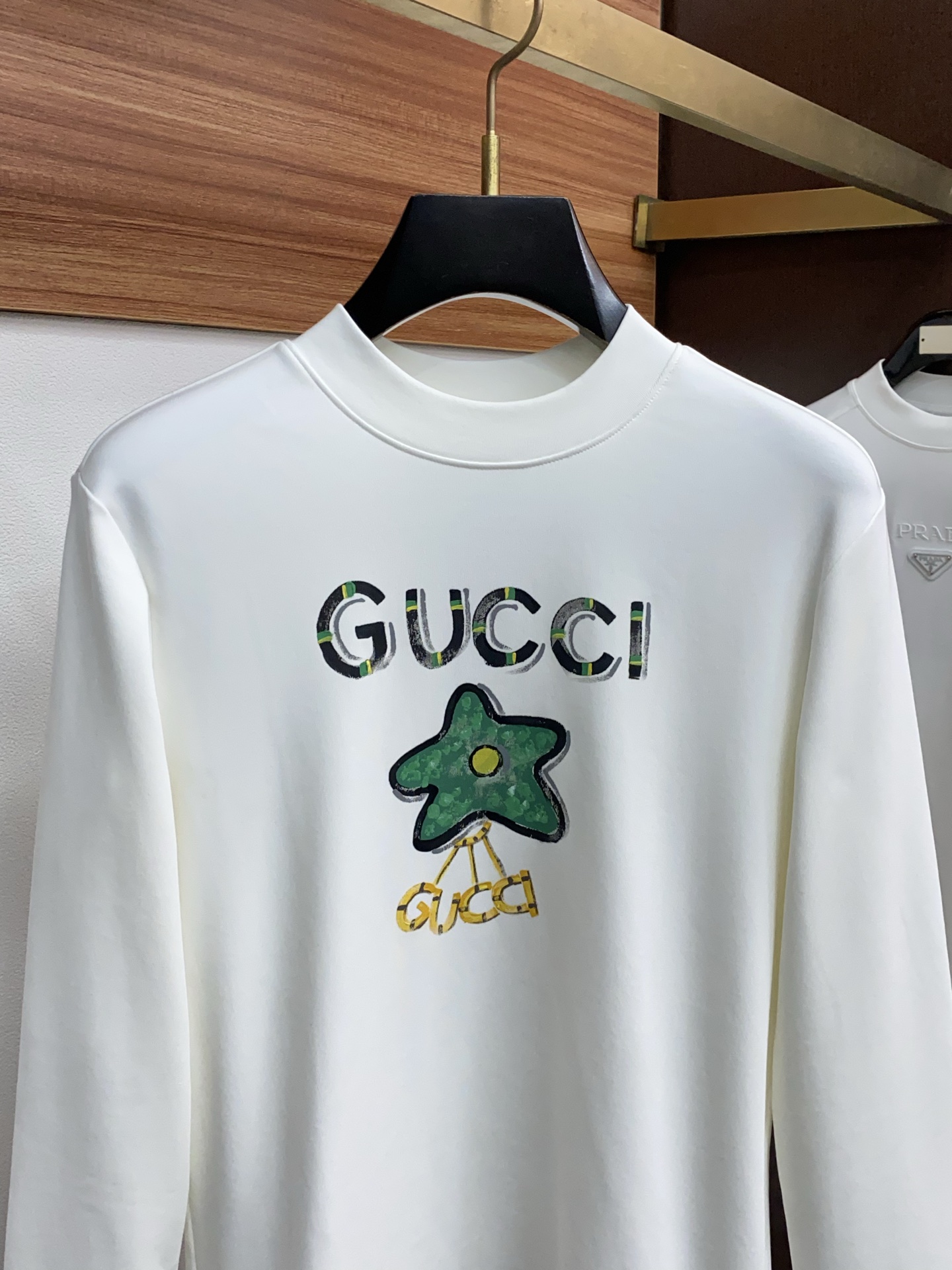 古奇 25ss秋季 新品 新款贸易订单圆领长袖打底衫长袖T恤网红款！上身舒适透气，不僵硬，整体有着丰富的