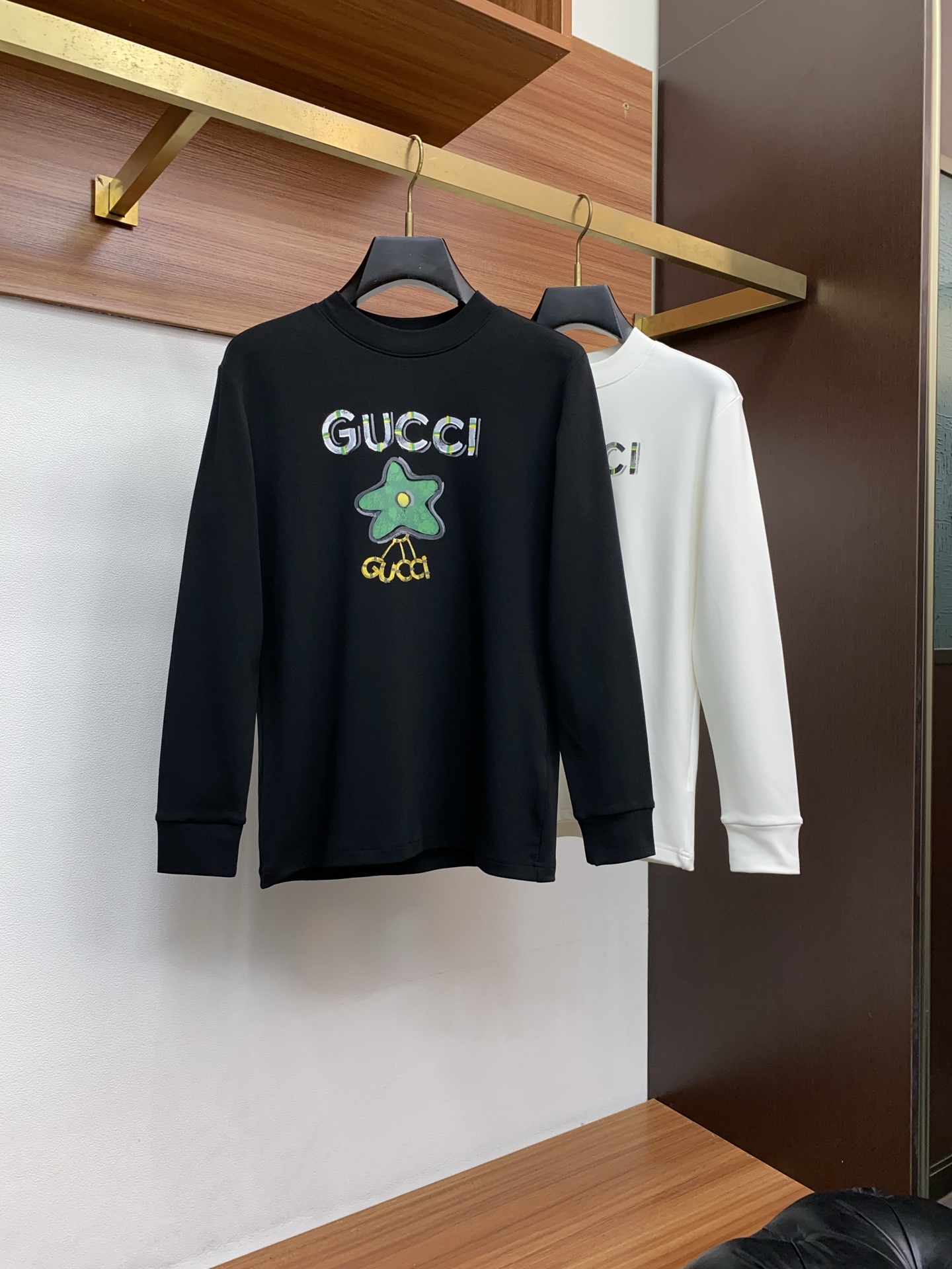 古奇 25ss秋季 新品 新款贸易订单圆领长袖打底衫长袖T恤网红款！上身舒适透气，不僵硬，整体有着丰富的