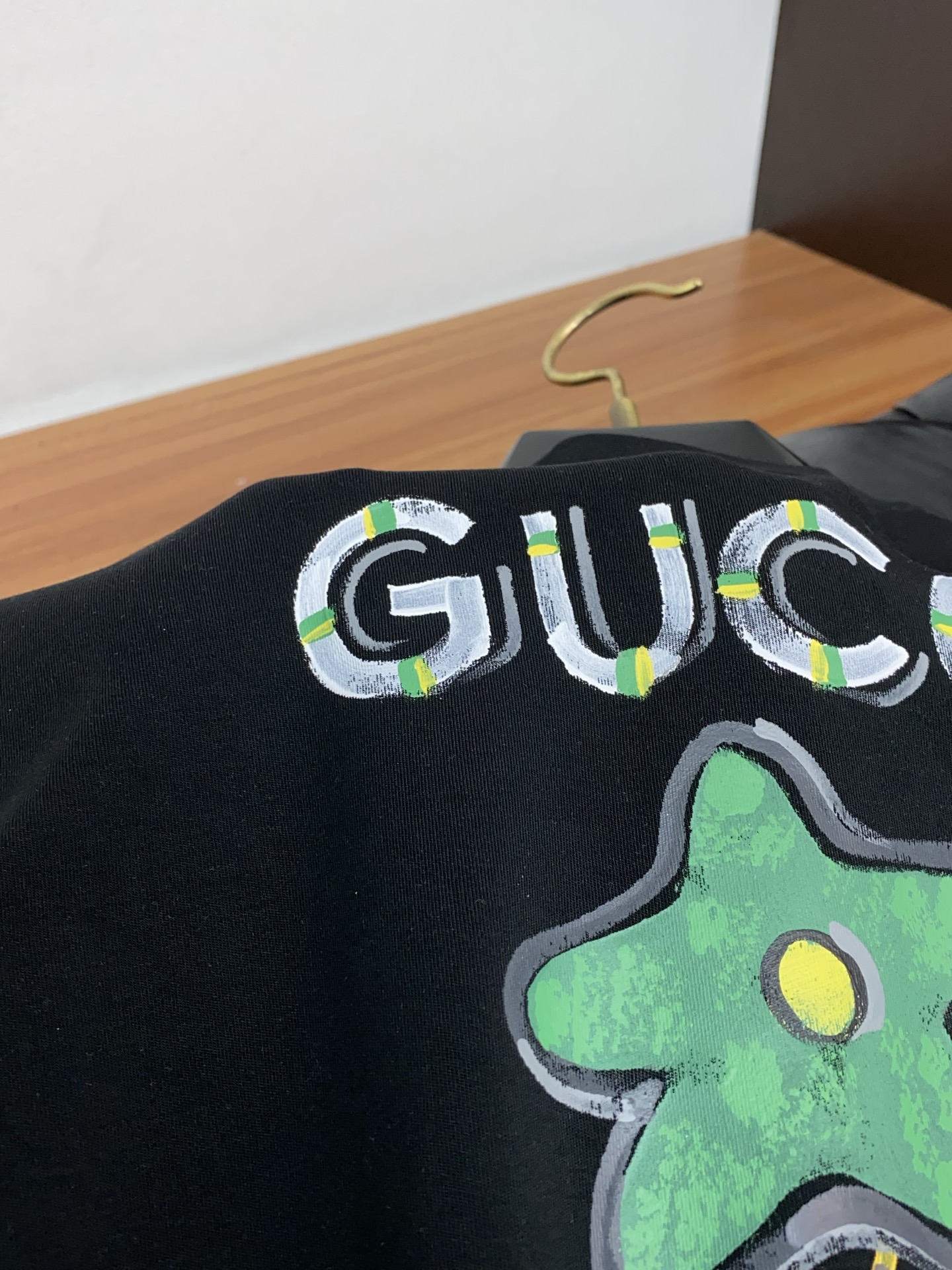 古奇 25ss秋季 新品 新款贸易订单圆领长袖打底衫长袖T恤网红款！上身舒适透气，不僵硬，整体有着丰富的