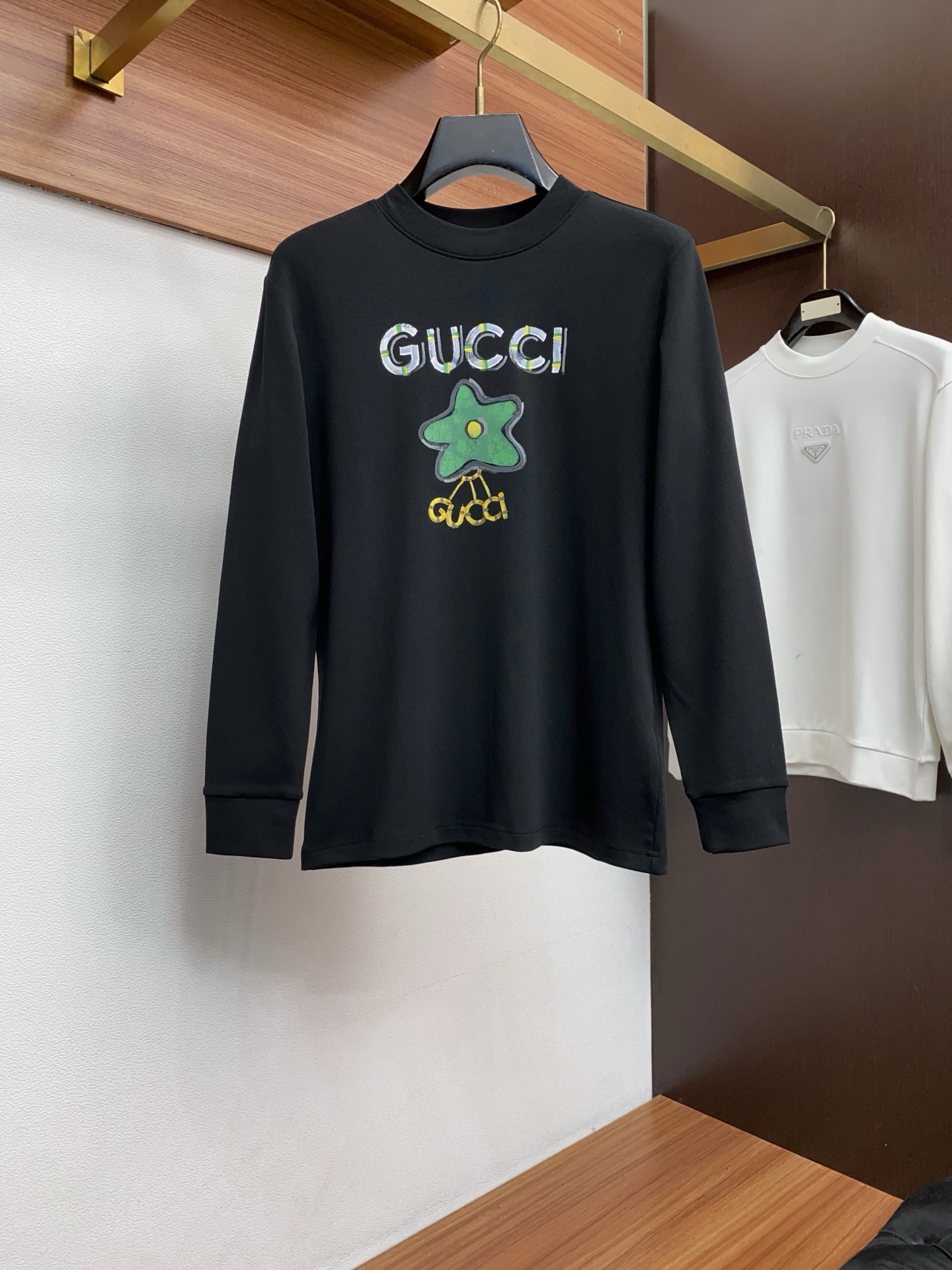 古奇 25ss秋季 新品 新款贸易订单圆领长袖打底衫长袖T恤网红款！上身舒适透气，不僵硬，整体有着丰富的