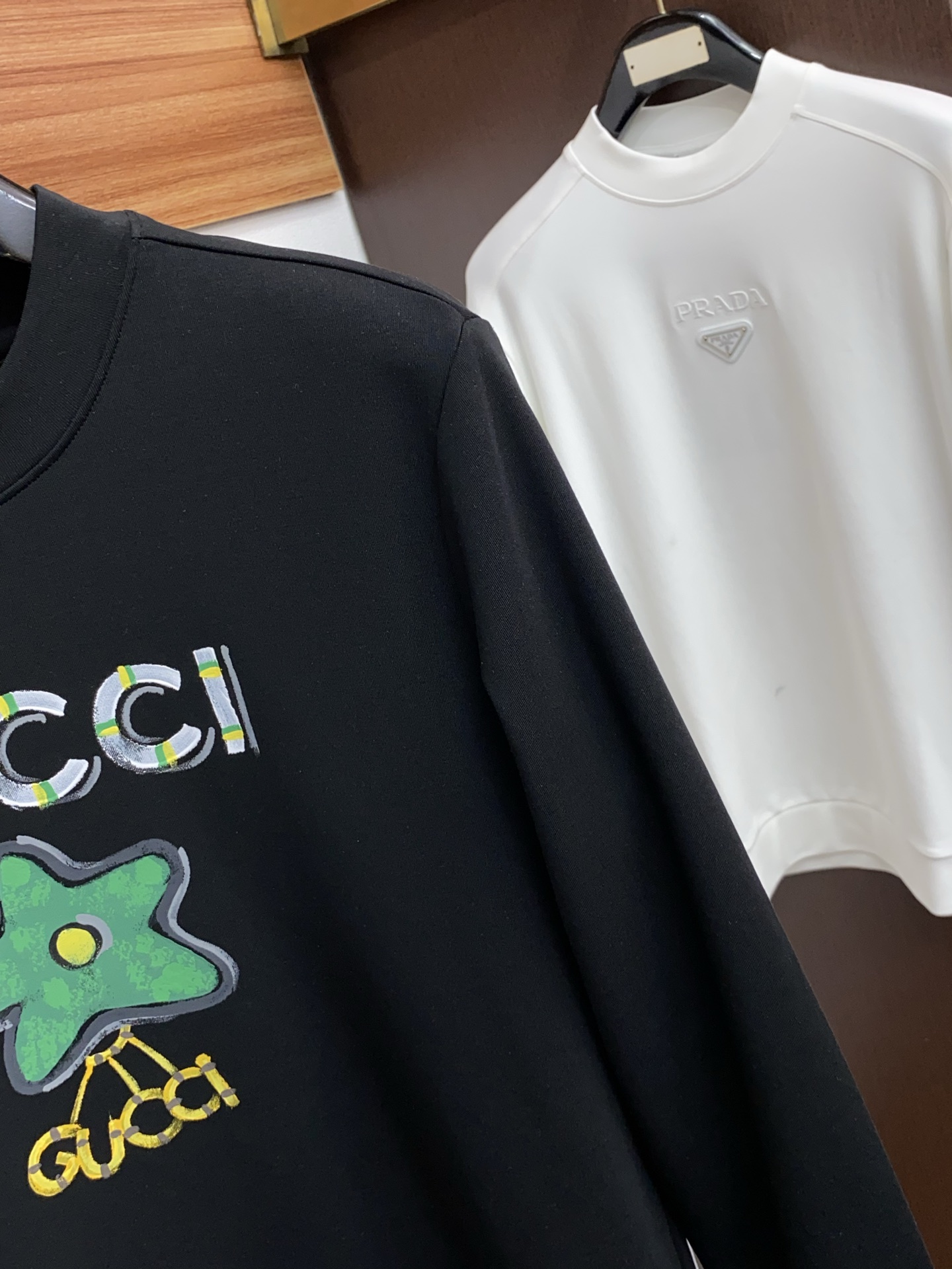 古奇 25ss秋季 新品 新款贸易订单圆领长袖打底衫长袖T恤网红款！上身舒适透气，不僵硬，整体有着丰富的