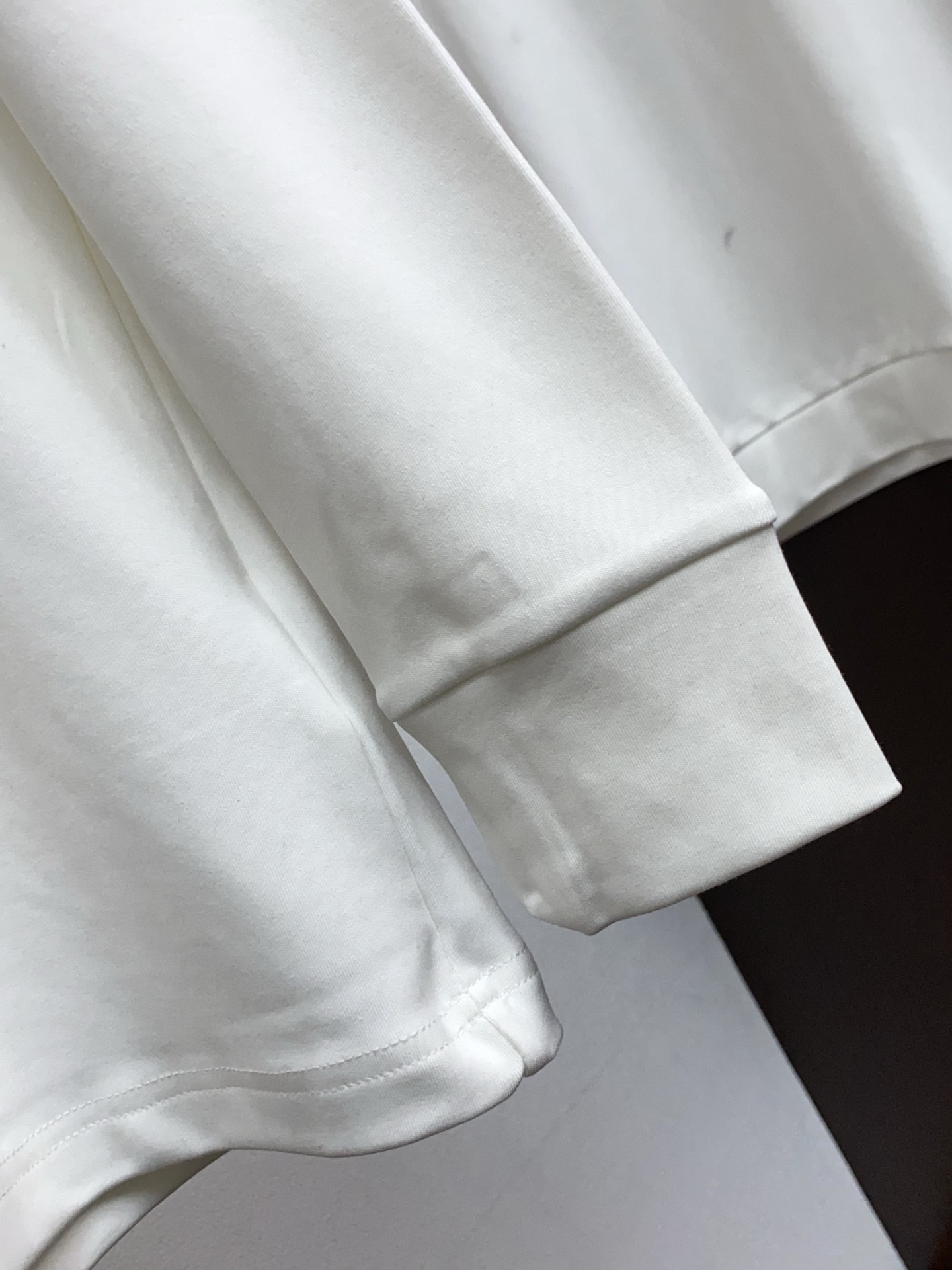 蒙口 25ss秋季 新品 新款贸易订单圆领长袖打底衫长袖T恤网红款！上身舒适透气，不僵硬，整体有着丰富的