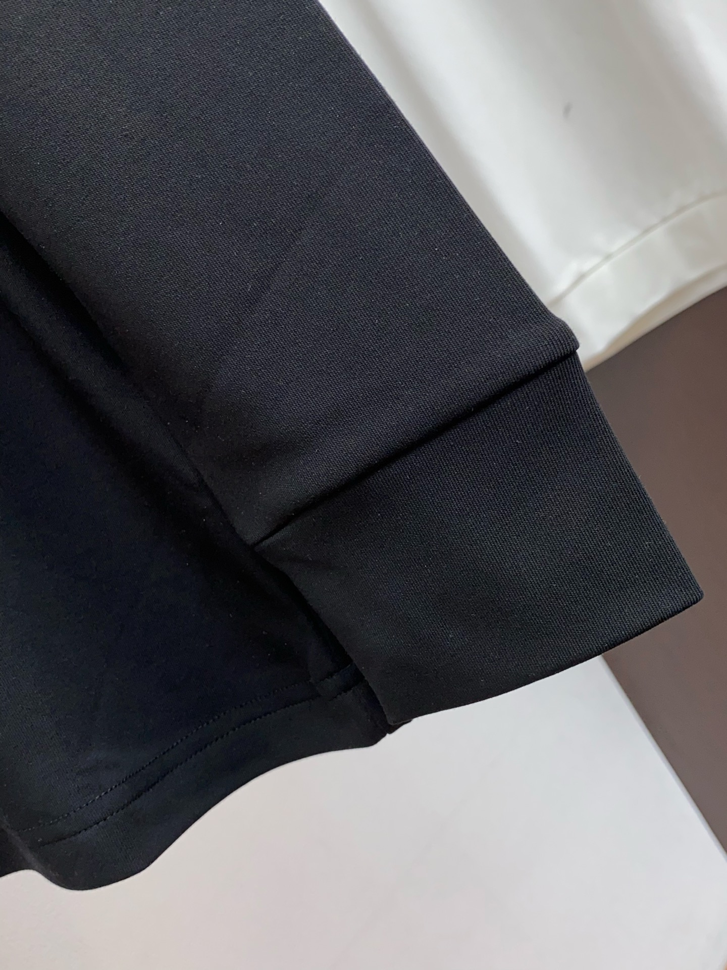 蒙口 25ss秋季 新品 新款贸易订单圆领长袖打底衫长袖T恤网红款！上身舒适透气，不僵硬，整体有着丰富的