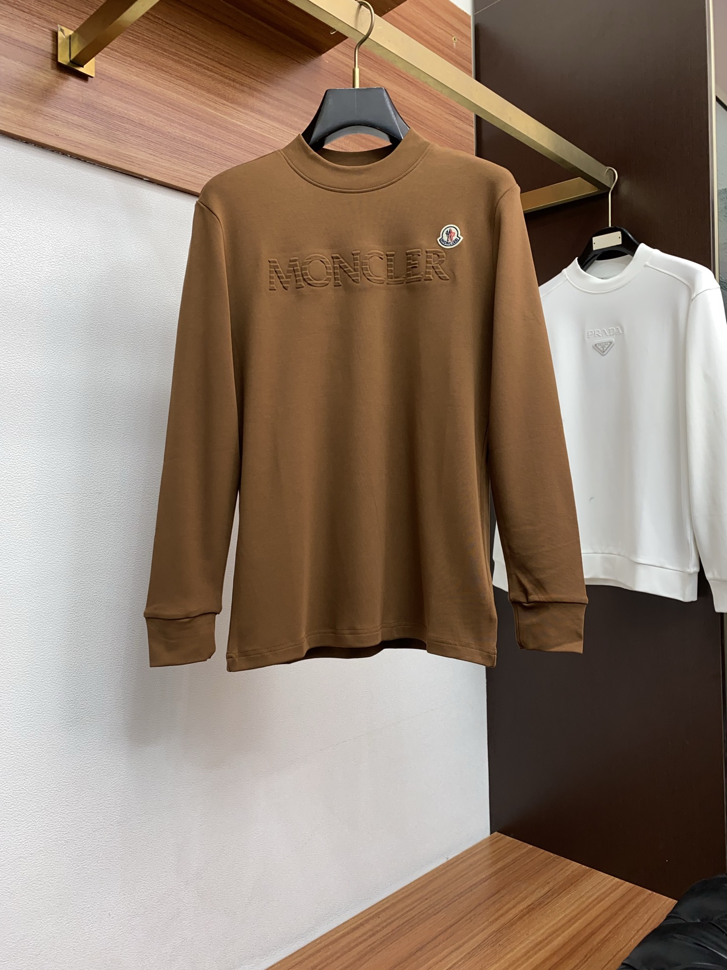 普拉达 25ss秋季 新品 新款贸易订单圆领长袖打底衫长袖T恤网红款！上身舒适透气，不僵硬，整体有着丰富