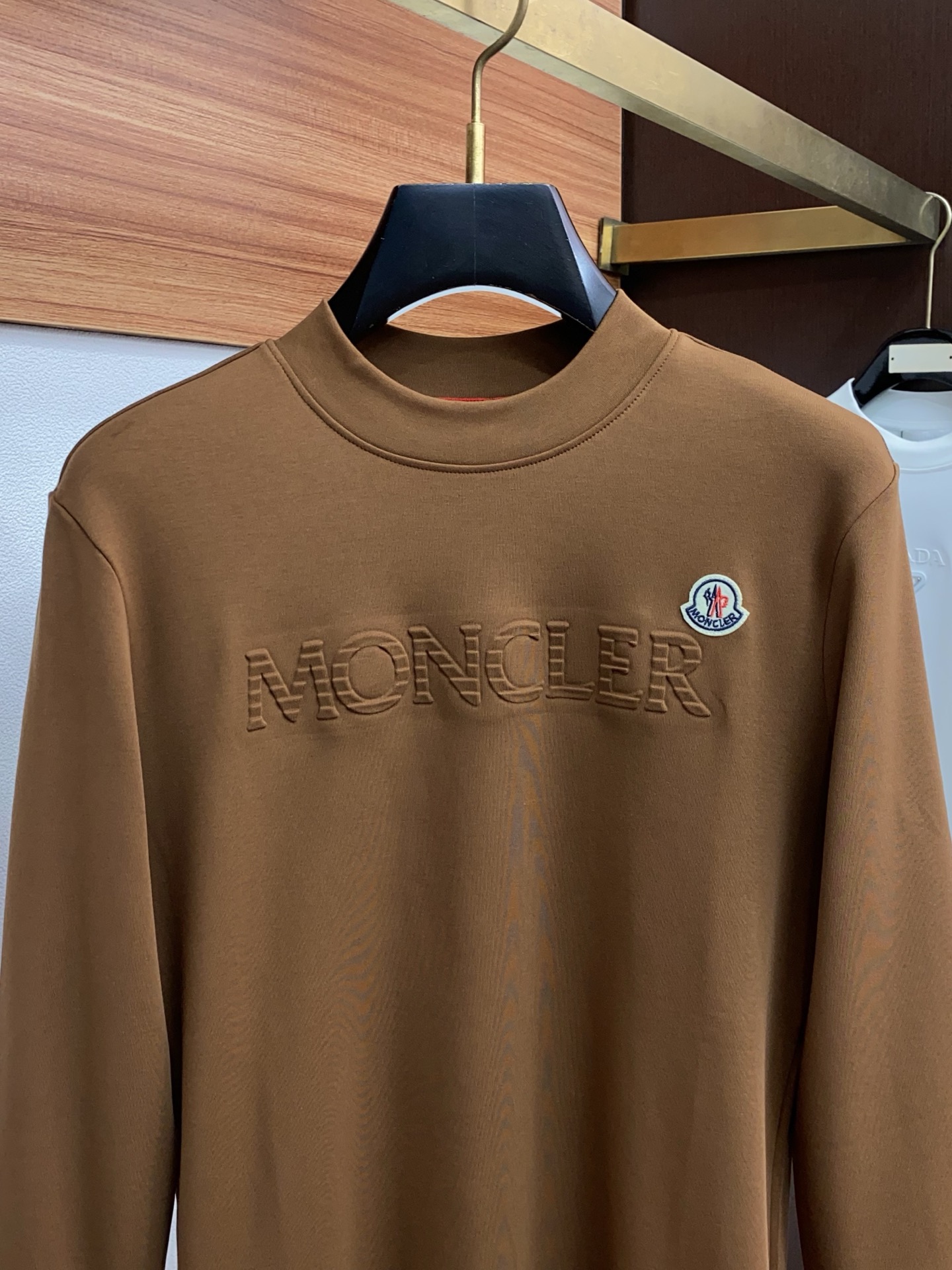 普拉达 25ss秋季 新品 新款贸易订单圆领长袖打底衫长袖T恤网红款！上身舒适透气，不僵硬，整体有着丰富