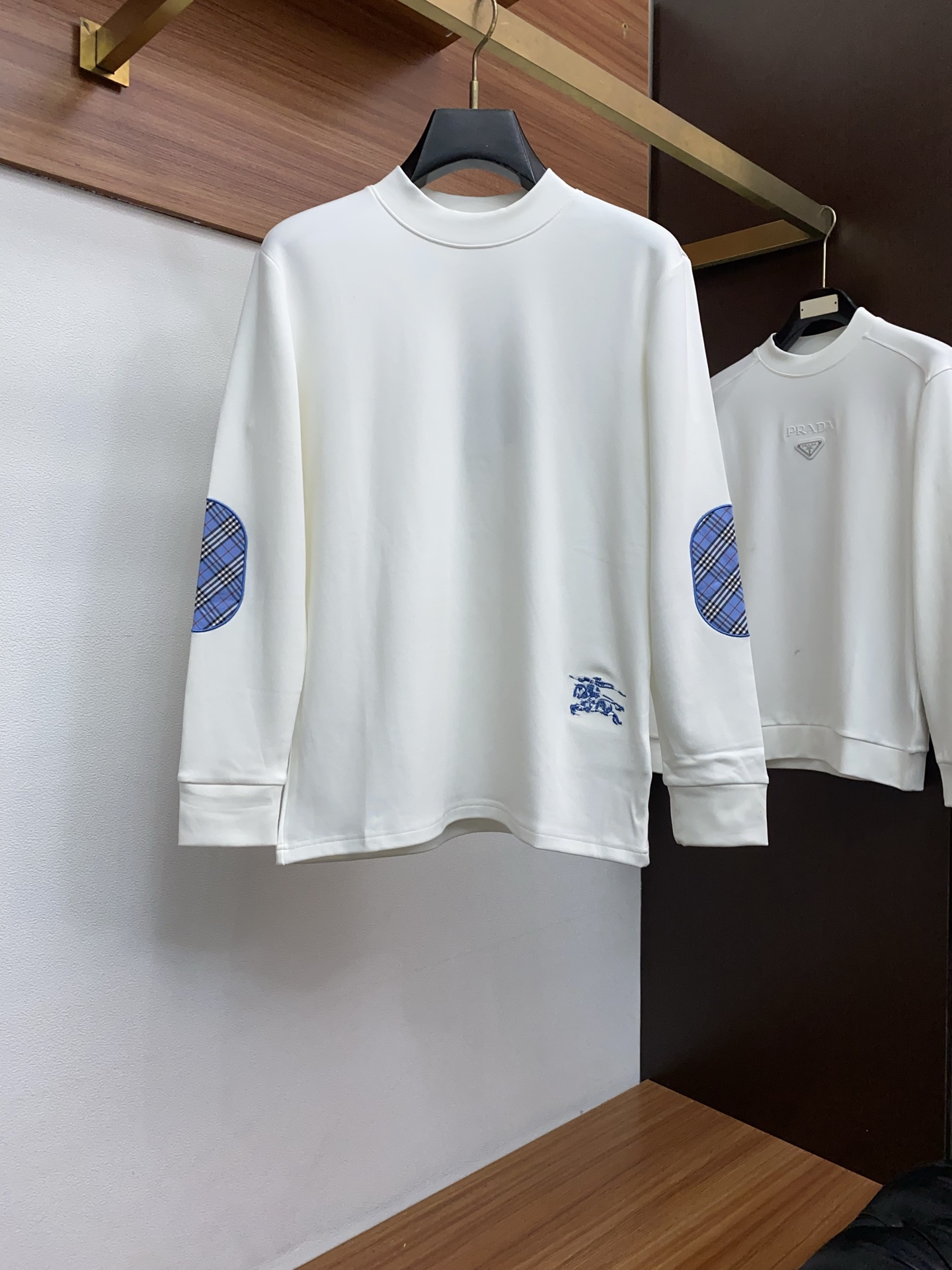 巴宝莉 25ss秋季 新品 新款贸易订单圆领长袖打底衫长袖T恤网红款！上身舒适透气，不僵硬，整体有着丰富