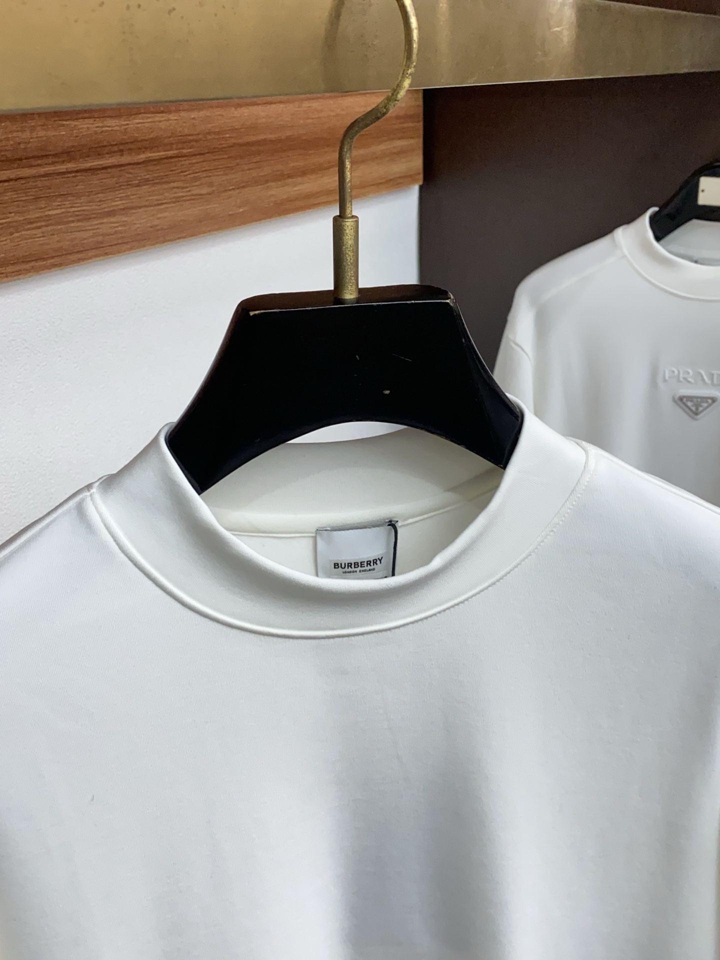 巴宝莉 25ss秋季 新品 新款贸易订单圆领长袖打底衫长袖T恤网红款！上身舒适透气，不僵硬，整体有着丰富