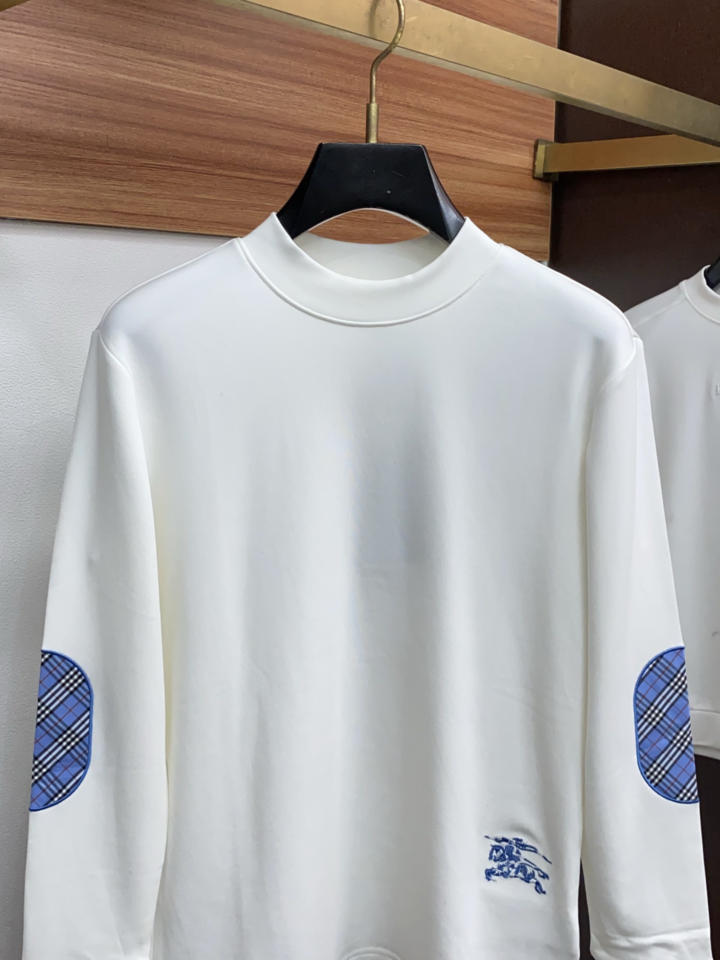 巴宝莉 25ss秋季 新品 新款贸易订单圆领长袖打底衫长袖T恤网红款！上身舒适透气，不僵硬，整体有着丰富