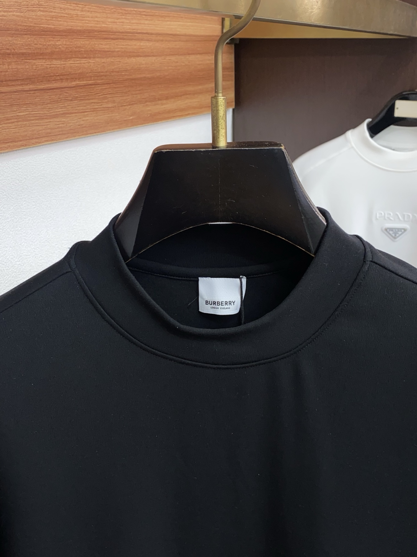 巴宝莉 25ss秋季 新品 新款贸易订单圆领长袖打底衫长袖T恤网红款！上身舒适透气，不僵硬，整体有着丰富