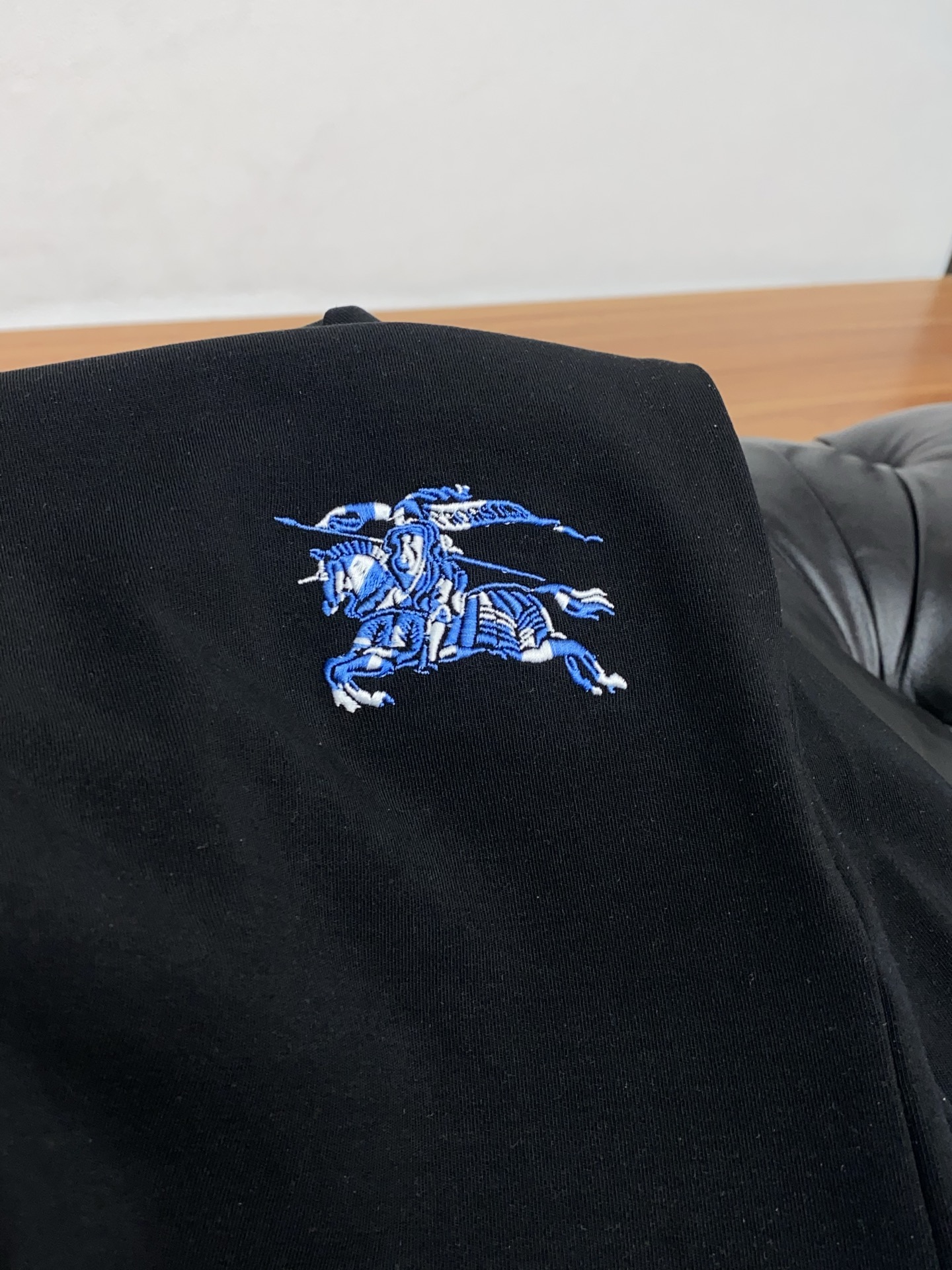 巴宝莉 25ss秋季 新品 新款贸易订单圆领长袖打底衫长袖T恤网红款！上身舒适透气，不僵硬，整体有着丰富