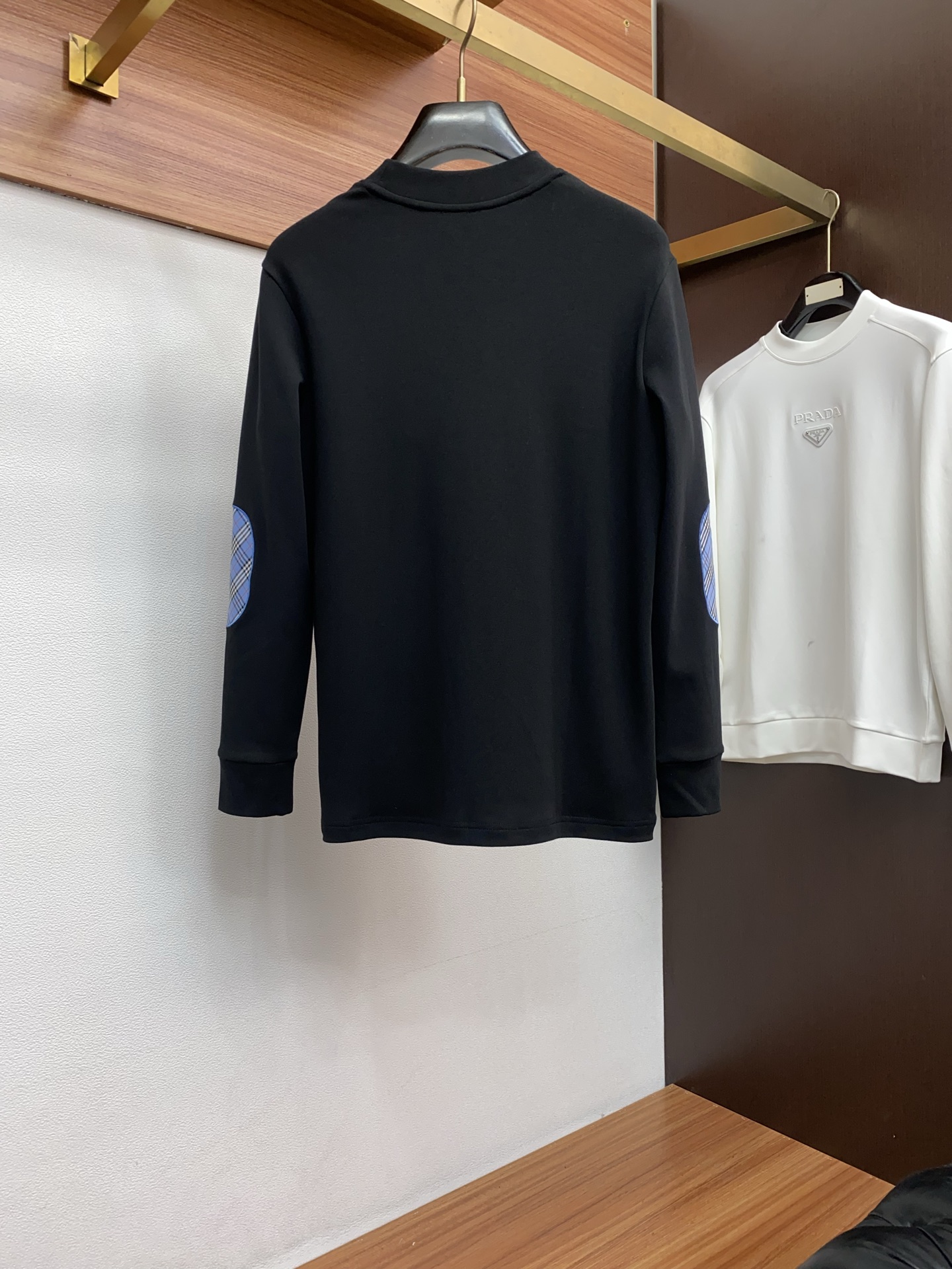 巴宝莉 25ss秋季 新品 新款贸易订单圆领长袖打底衫长袖T恤网红款！上身舒适透气，不僵硬，整体有着丰富