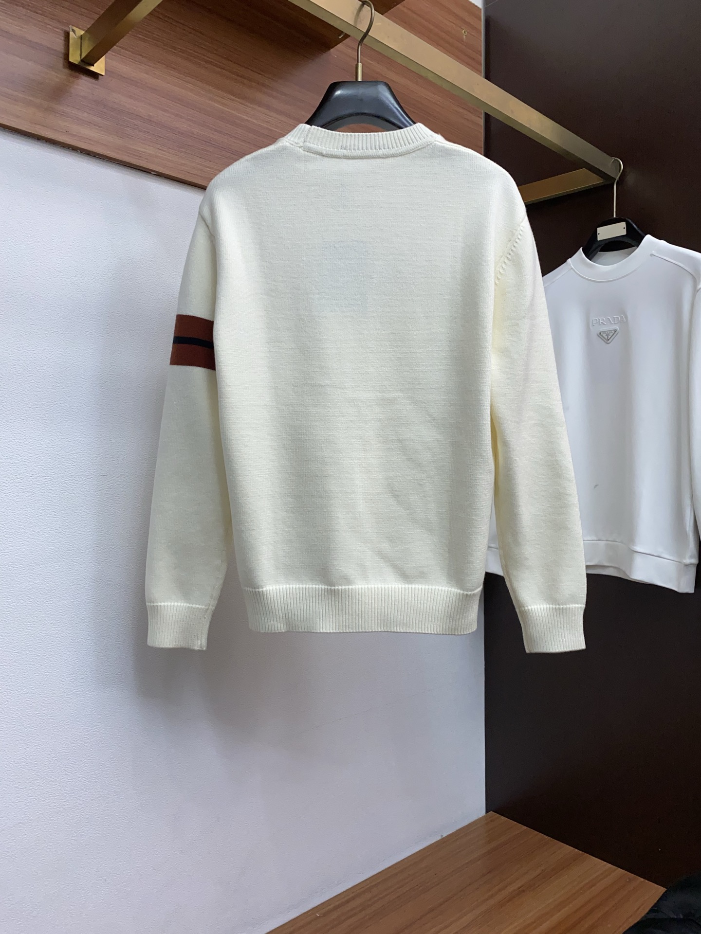 2025官网秋冬季最新款圆领毛衣，专柜同步在售爆款！特供羊毛混纺面料.手感舒适.可直接接触皮肤，logo