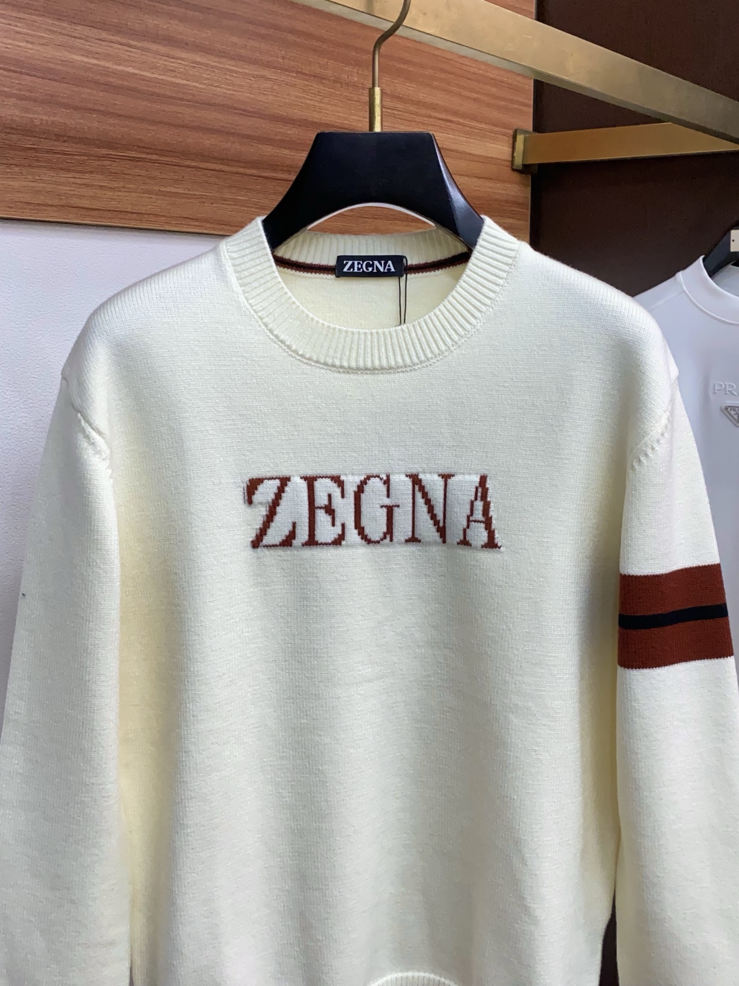 2025官网秋冬季最新款圆领毛衣，专柜同步在售爆款！特供羊毛混纺面料.手感舒适.可直接接触皮肤，logo