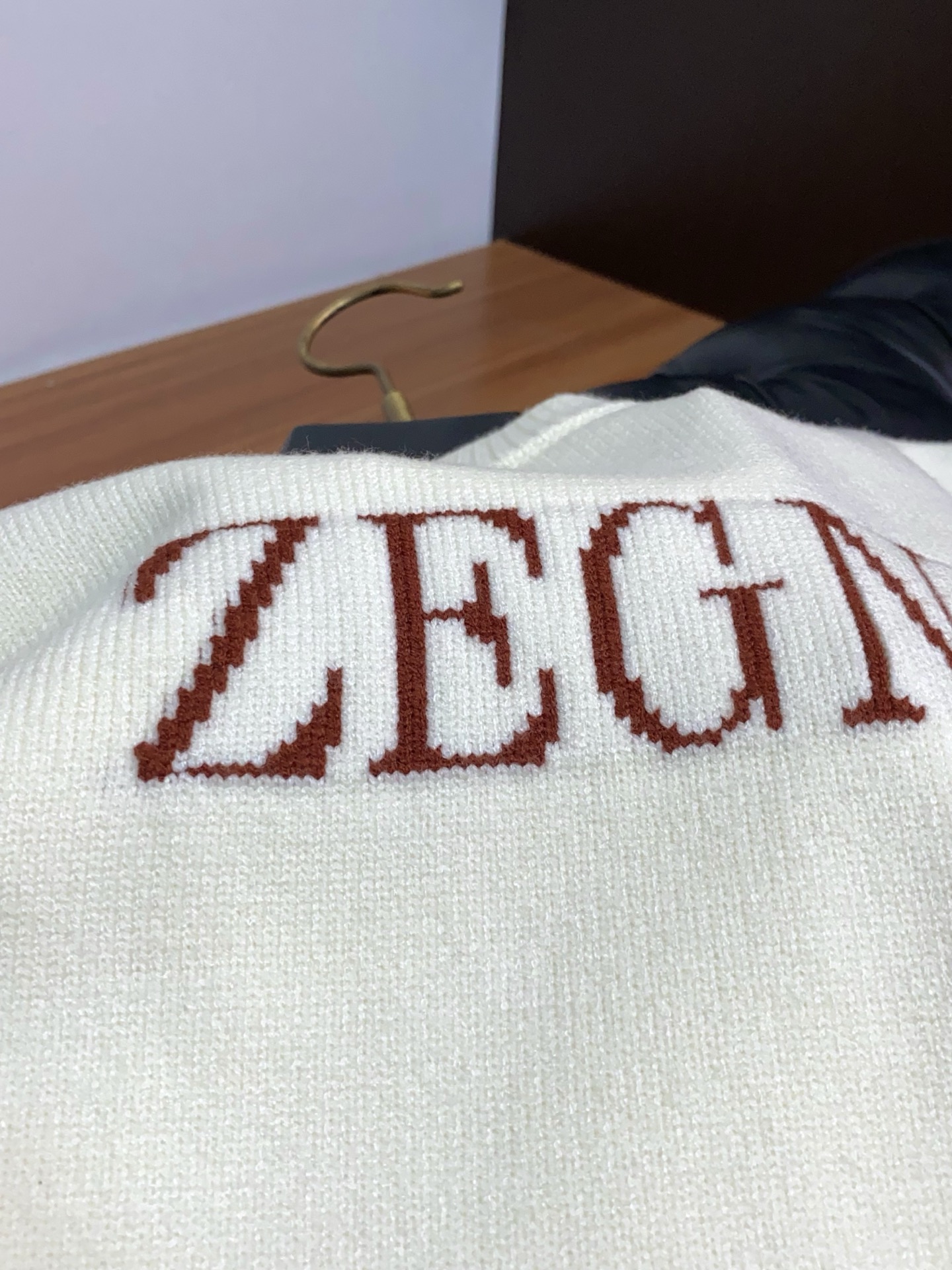 2025官网秋冬季最新款圆领毛衣，专柜同步在售爆款！特供羊毛混纺面料.手感舒适.可直接接触皮肤，logo