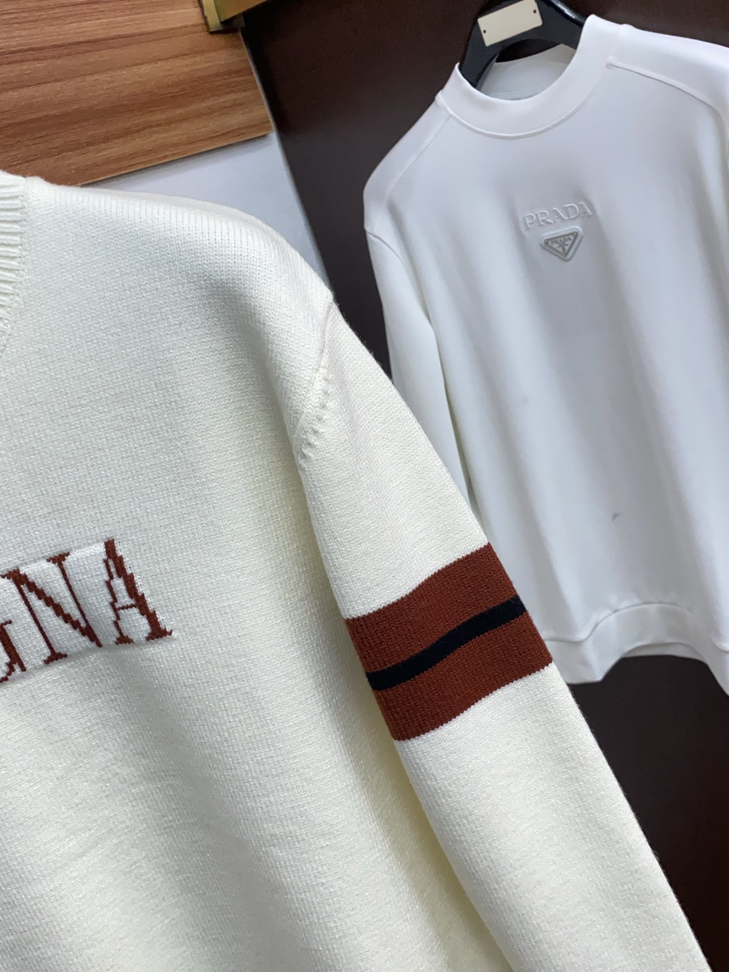 2025官网秋冬季最新款圆领毛衣，专柜同步在售爆款！特供羊毛混纺面料.手感舒适.可直接接触皮肤，logo