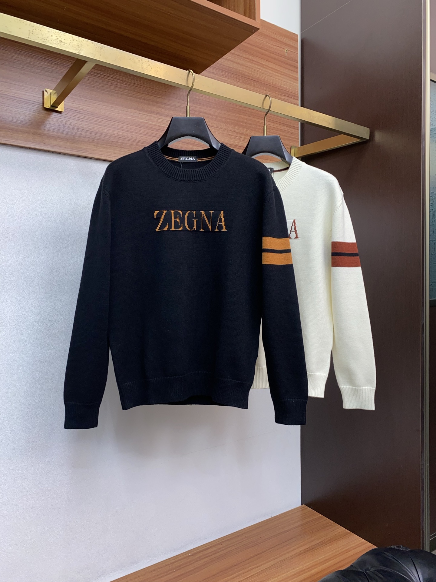 2025官网秋冬季最新款圆领毛衣，专柜同步在售爆款！特供羊毛混纺面料.手感舒适.可直接接触皮肤，logo