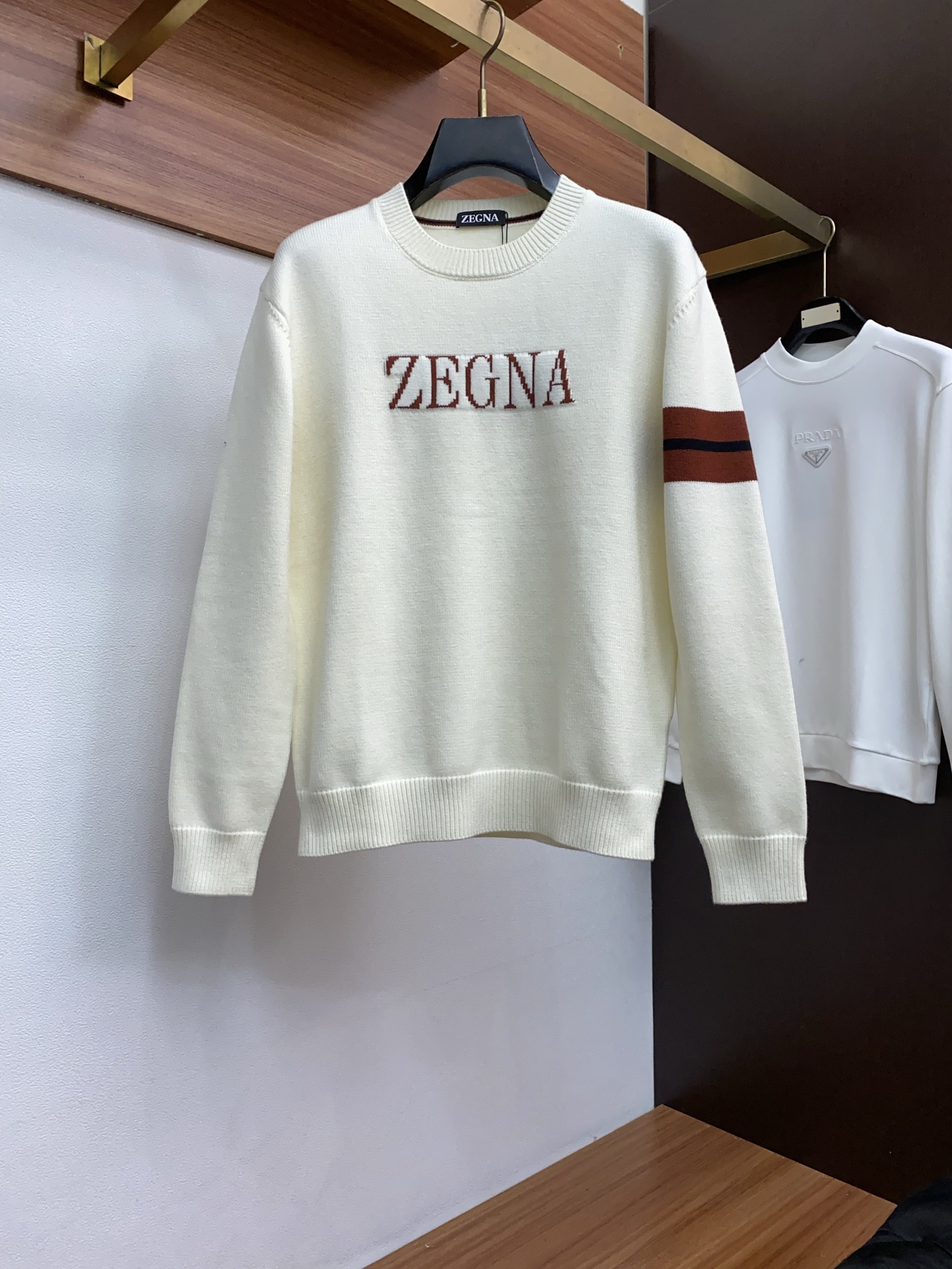 2025官网秋冬季最新款圆领毛衣，专柜同步在售爆款！特供羊毛混纺面料.手感舒适.可直接接触皮肤，logo