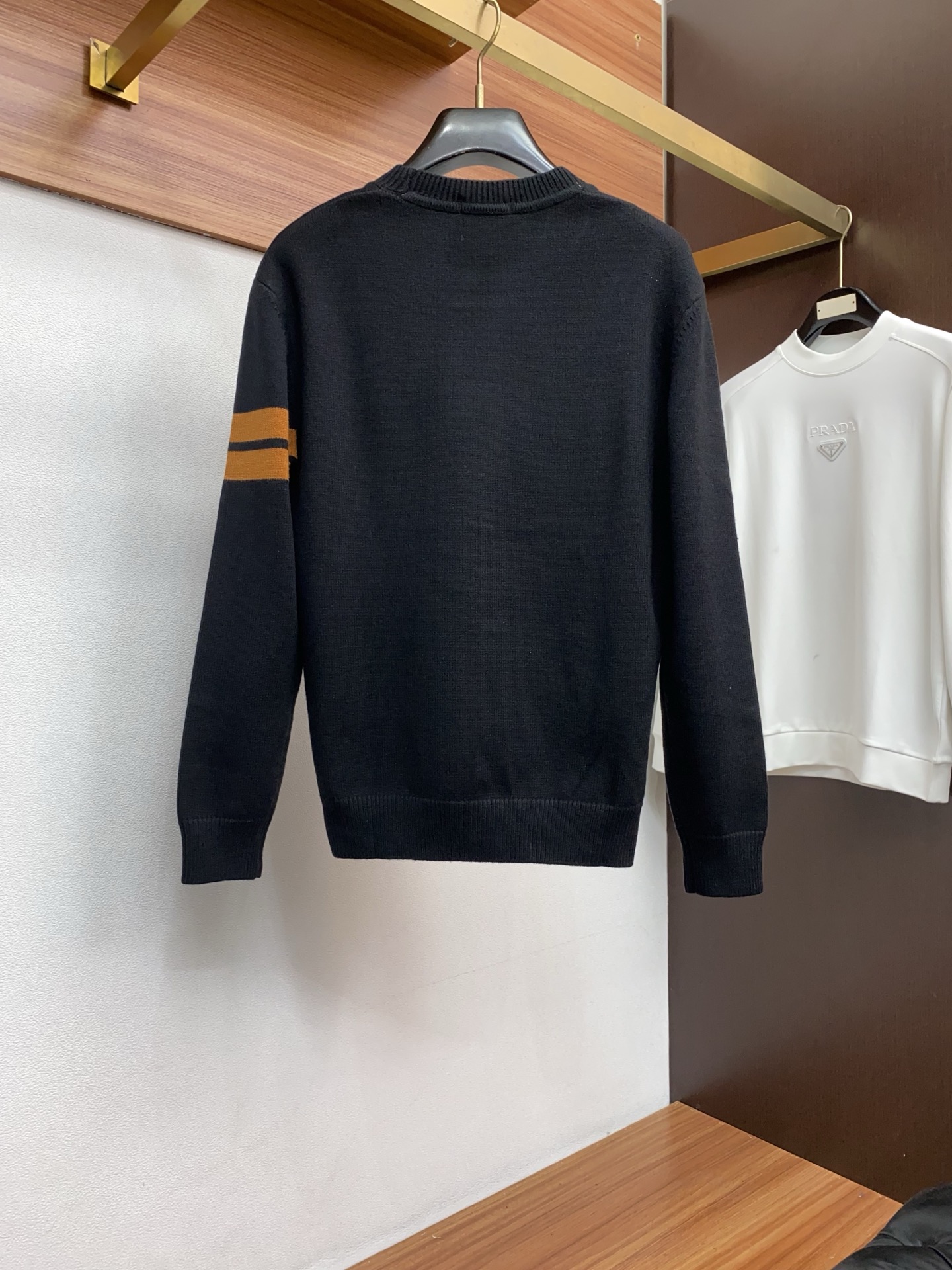 2025官网秋冬季最新款圆领毛衣，专柜同步在售爆款！特供羊毛混纺面料.手感舒适.可直接接触皮肤，logo