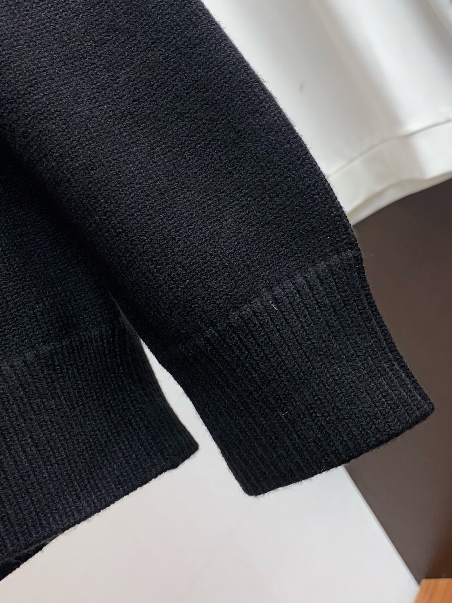 2025官网秋冬季最新款圆领毛衣，专柜同步在售爆款！特供羊毛混纺面料.手感舒适.可直接接触皮肤，logo