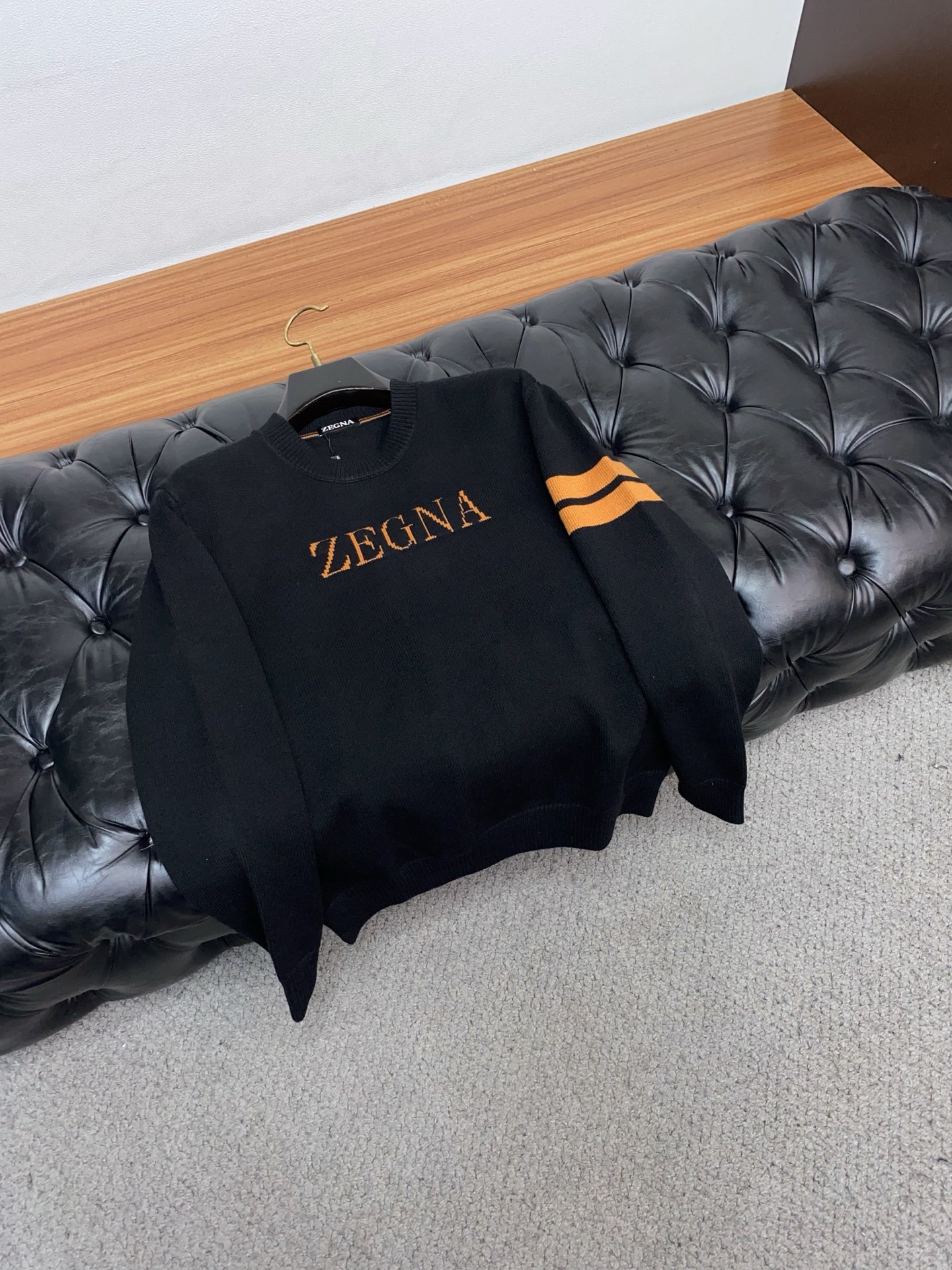 2025官网秋冬季最新款圆领毛衣，专柜同步在售爆款！特供羊毛混纺面料.手感舒适.可直接接触皮肤，logo