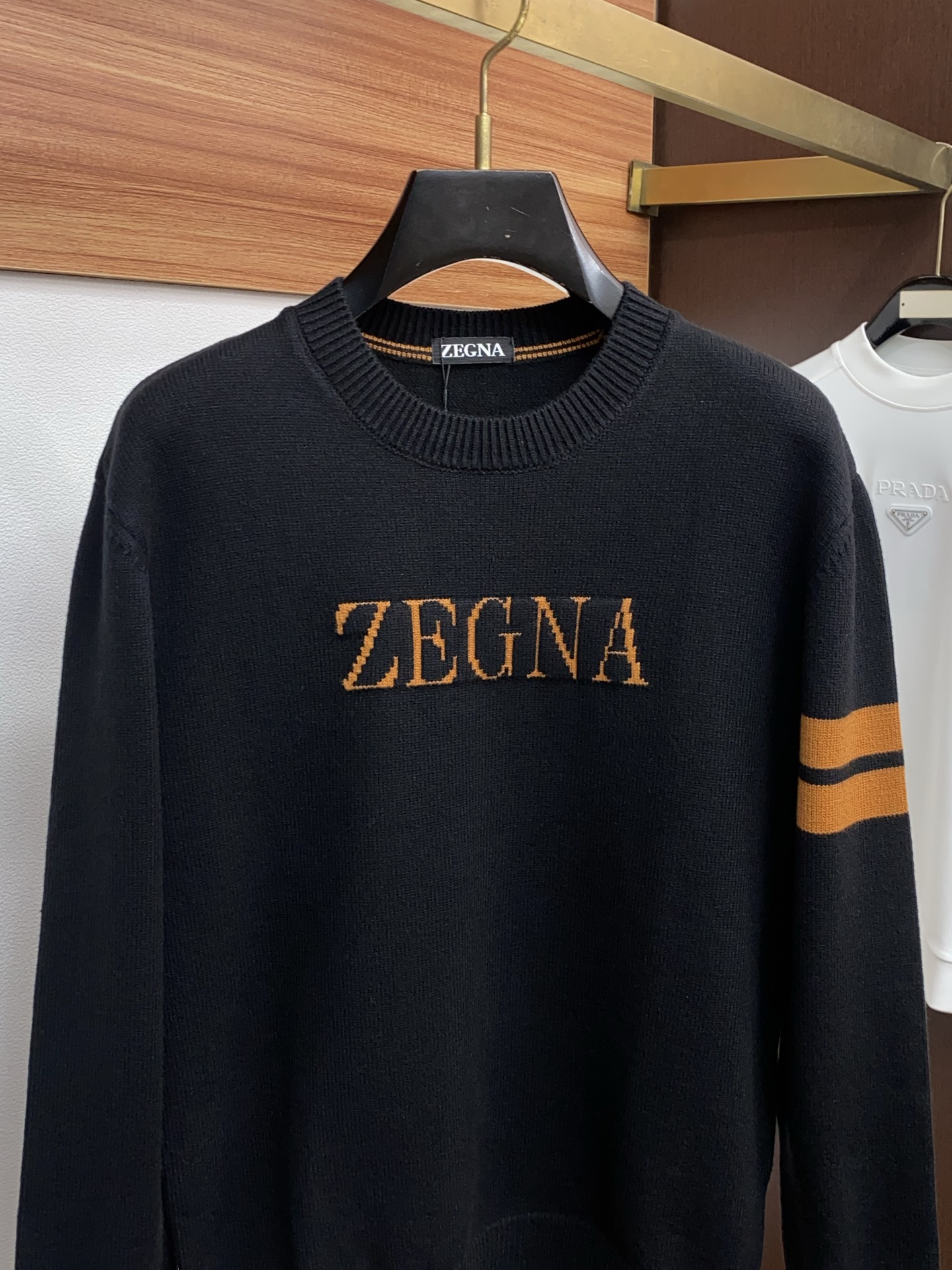 2025官网秋冬季最新款圆领毛衣，专柜同步在售爆款！特供羊毛混纺面料.手感舒适.可直接接触皮肤，logo