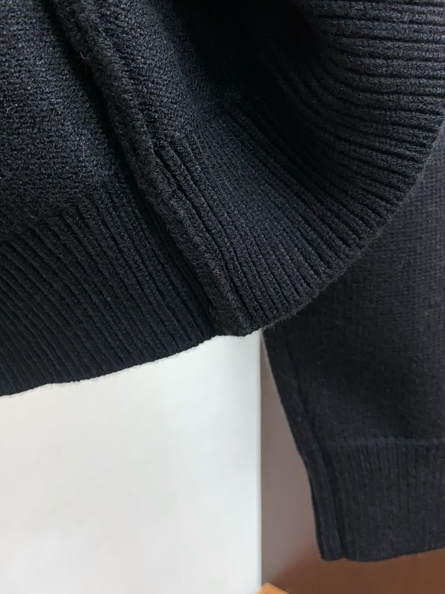 2025官网秋冬季最新款圆领毛衣，专柜同步在售爆款！特供羊毛混纺面料.手感舒适.可直接接触皮肤，logo