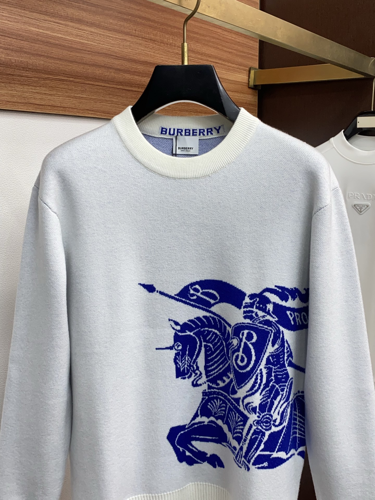 2025官网秋冬季最新款圆领毛衣，专柜同步在售爆款！特供羊毛混纺面料.手感舒适.可直接接触皮肤，logo