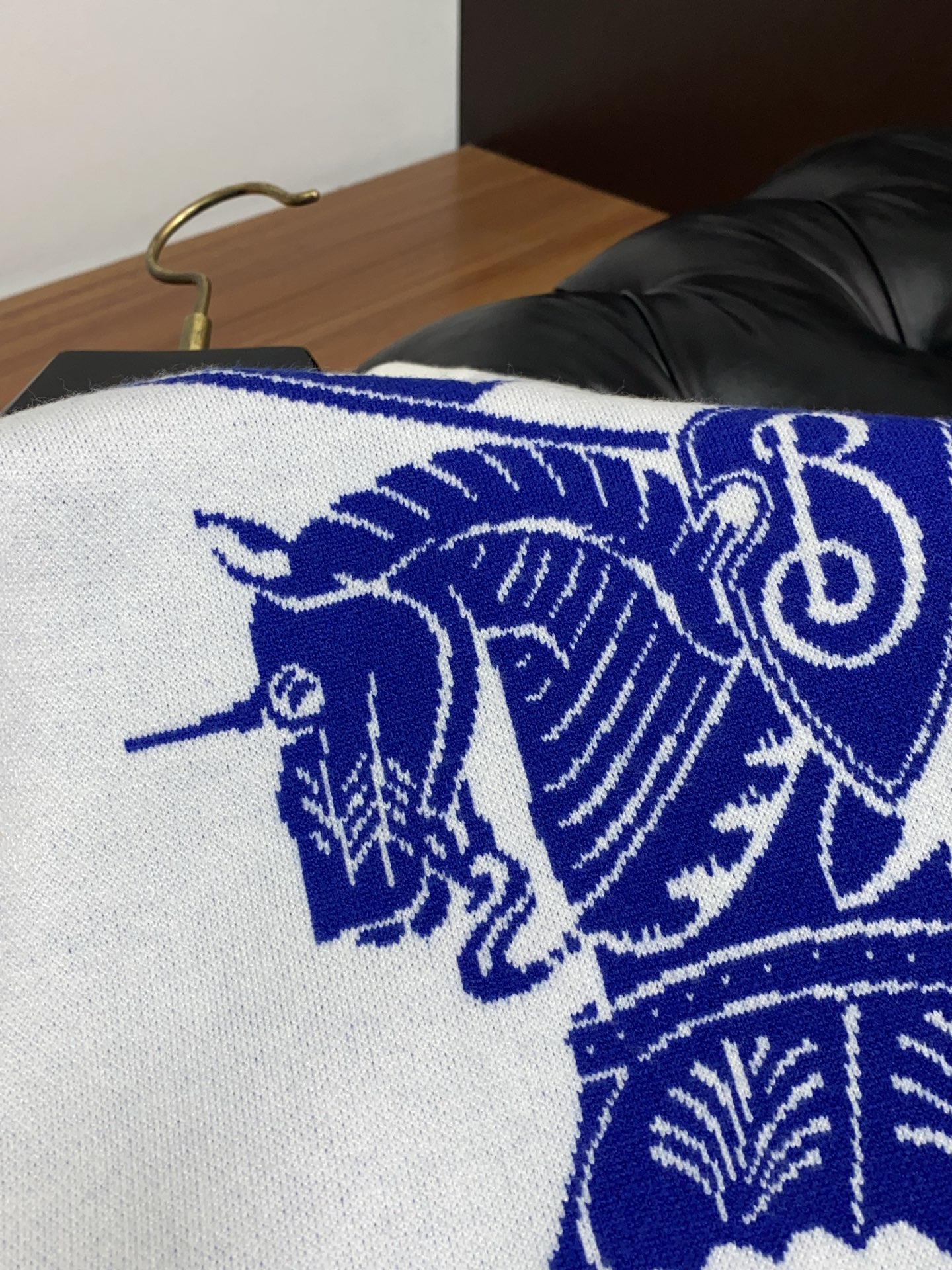 2025官网秋冬季最新款圆领毛衣，专柜同步在售爆款！特供羊毛混纺面料.手感舒适.可直接接触皮肤，logo