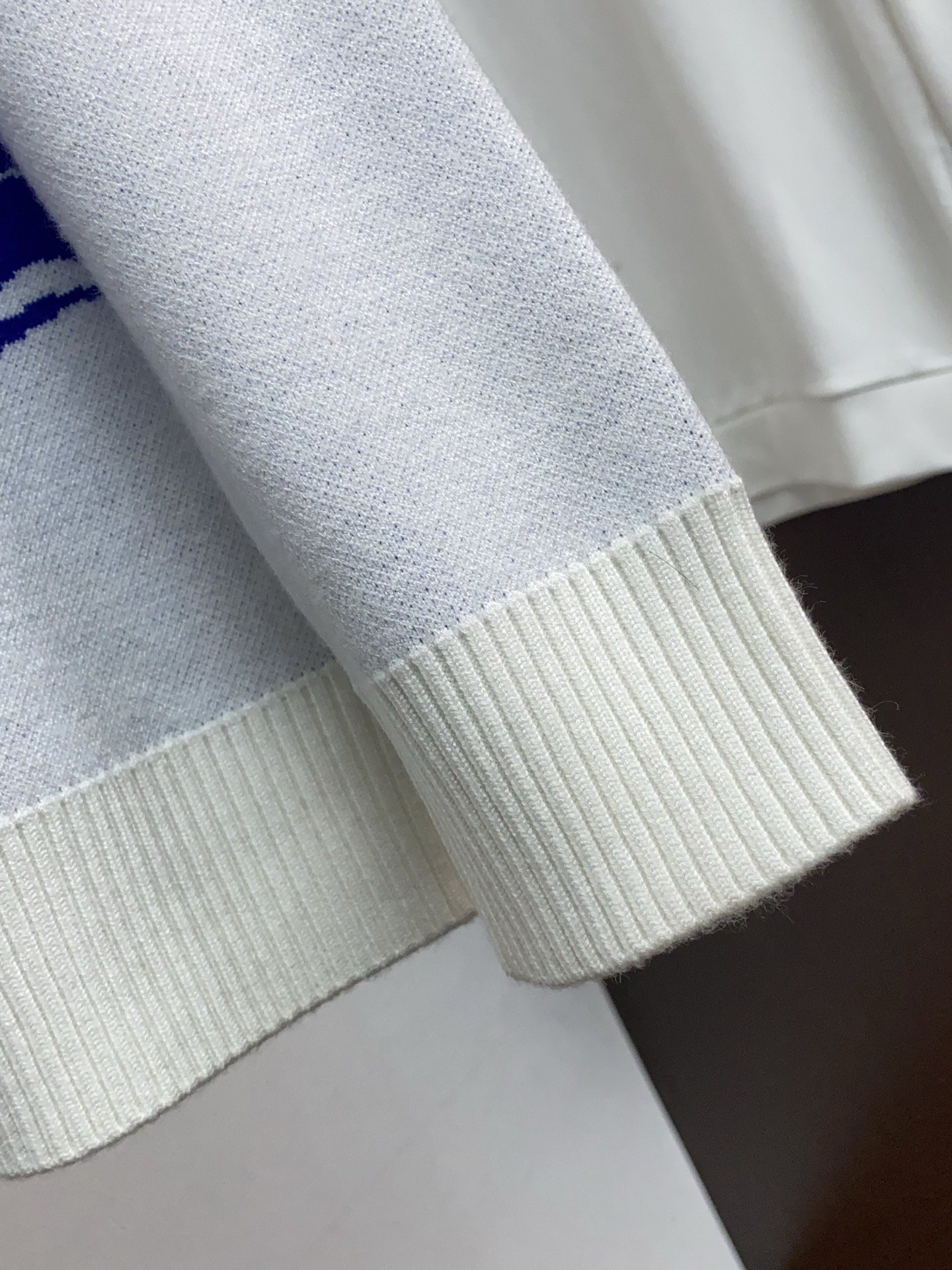 2025官网秋冬季最新款圆领毛衣，专柜同步在售爆款！特供羊毛混纺面料.手感舒适.可直接接触皮肤，logo