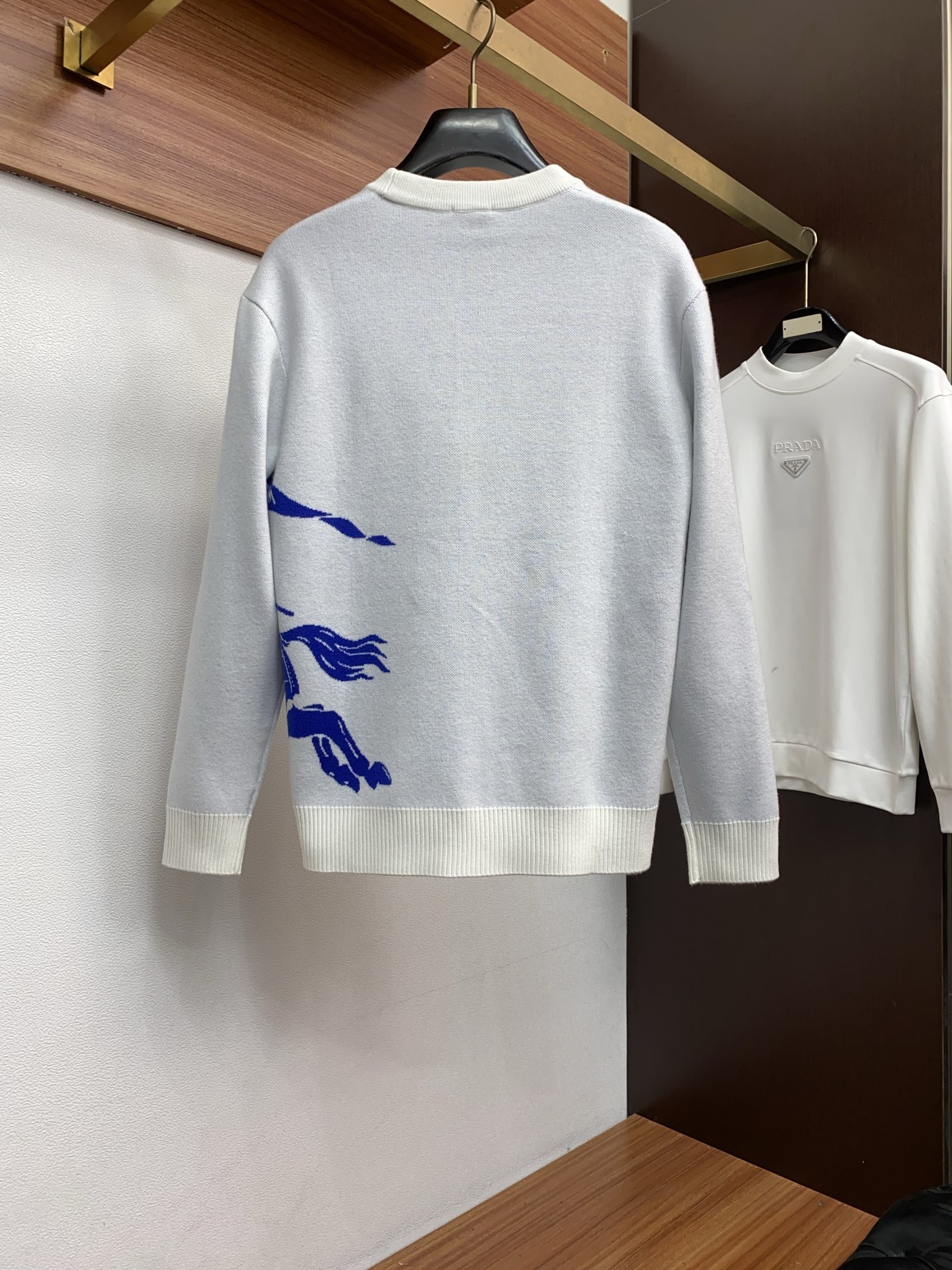 2025官网秋冬季最新款圆领毛衣，专柜同步在售爆款！特供羊毛混纺面料.手感舒适.可直接接触皮肤，logo