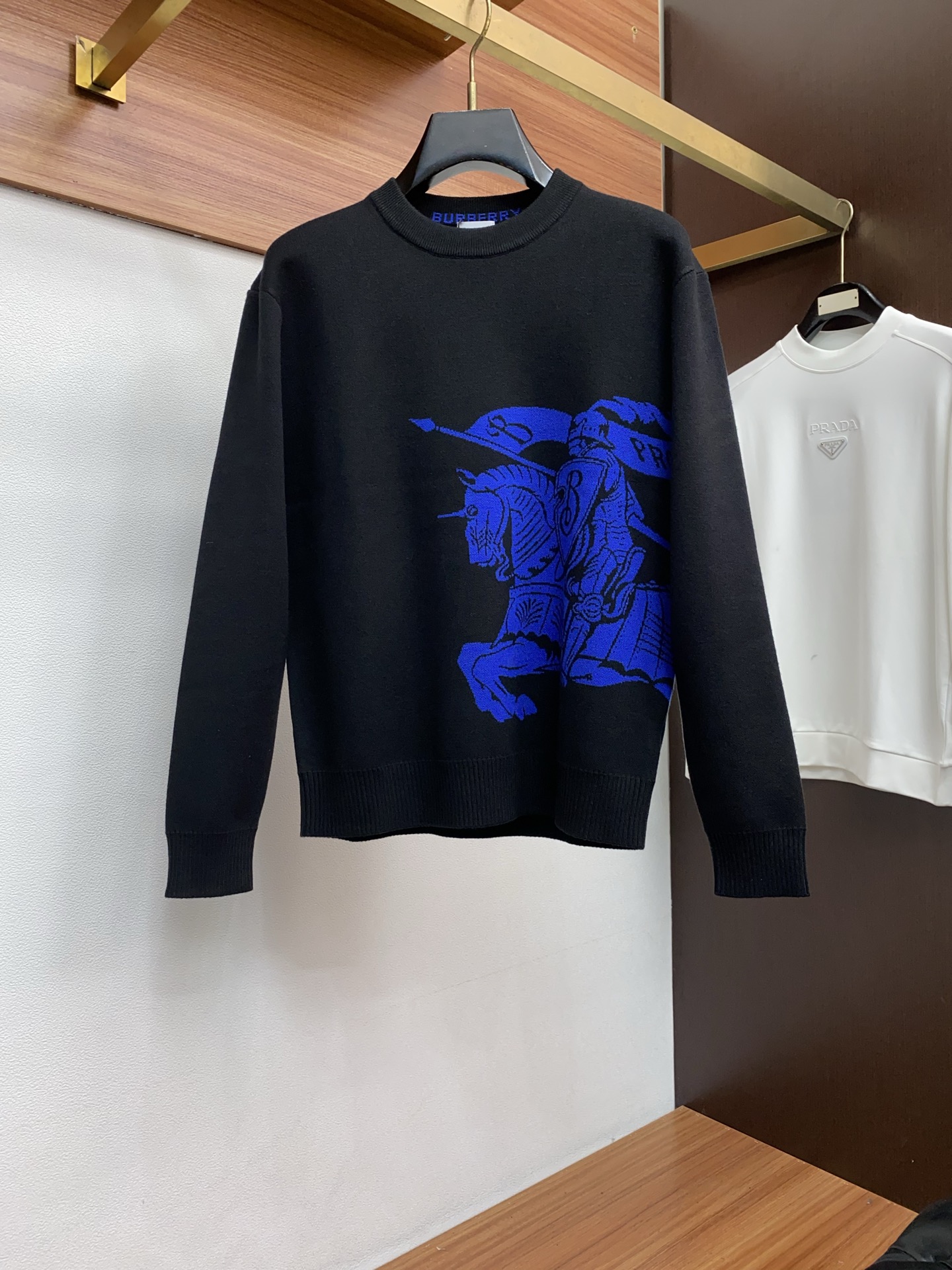 2025官网秋冬季最新款圆领毛衣，专柜同步在售爆款！特供羊毛混纺面料.手感舒适.可直接接触皮肤，logo