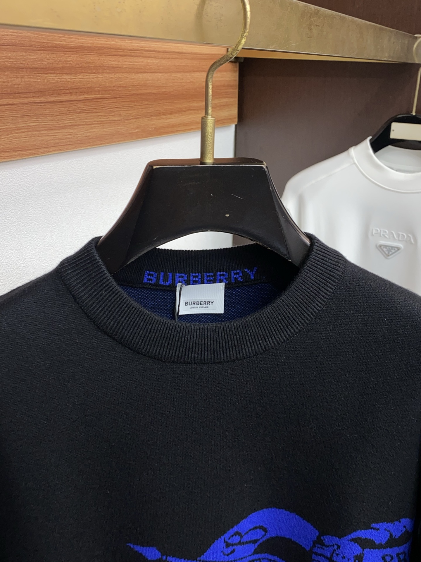 2025官网秋冬季最新款圆领毛衣，专柜同步在售爆款！特供羊毛混纺面料.手感舒适.可直接接触皮肤，logo