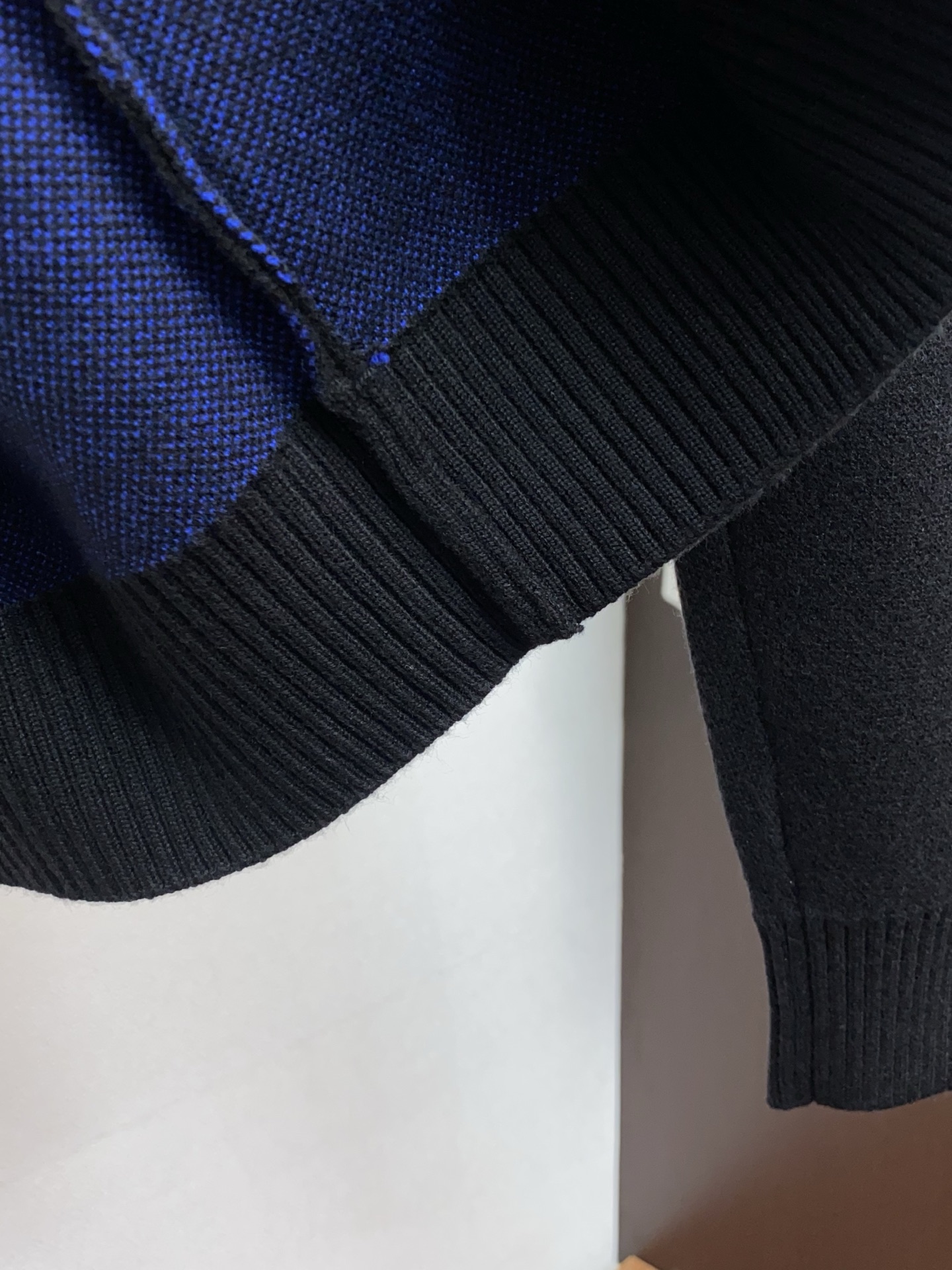 2025官网秋冬季最新款圆领毛衣，专柜同步在售爆款！特供羊毛混纺面料.手感舒适.可直接接触皮肤，logo