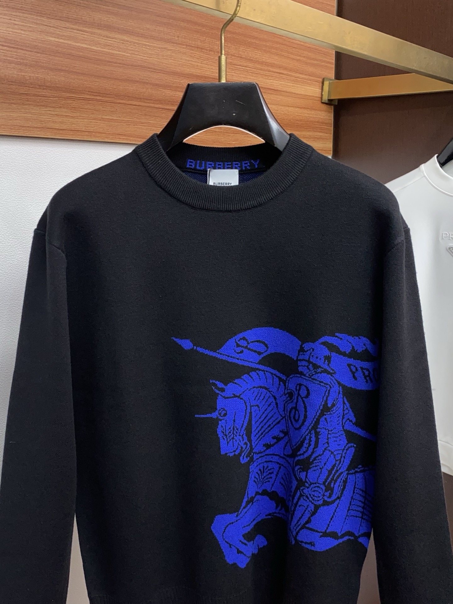 2025官网秋冬季最新款圆领毛衣，专柜同步在售爆款！特供羊毛混纺面料.手感舒适.可直接接触皮肤，logo