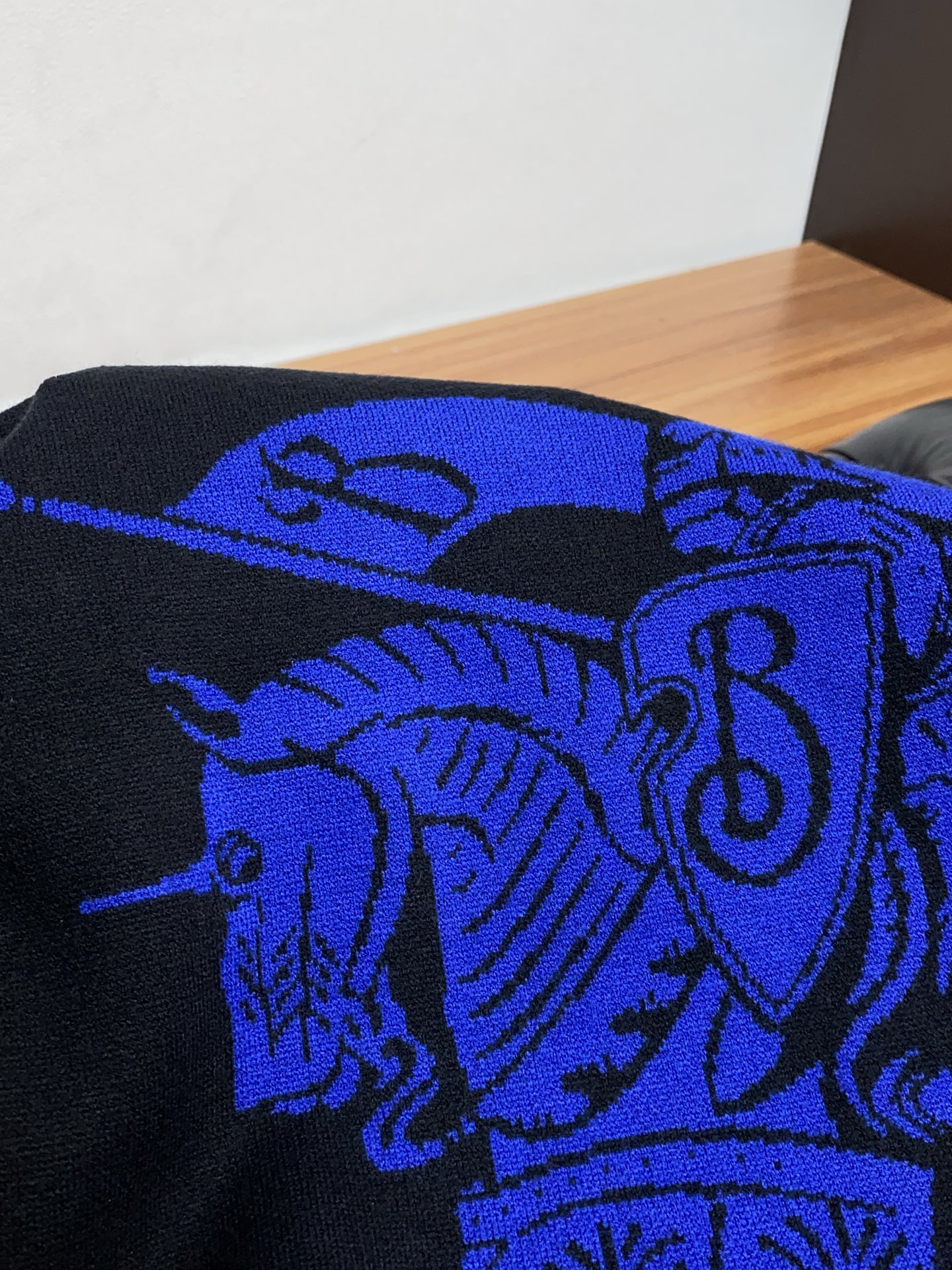 2025官网秋冬季最新款圆领毛衣，专柜同步在售爆款！特供羊毛混纺面料.手感舒适.可直接接触皮肤，logo