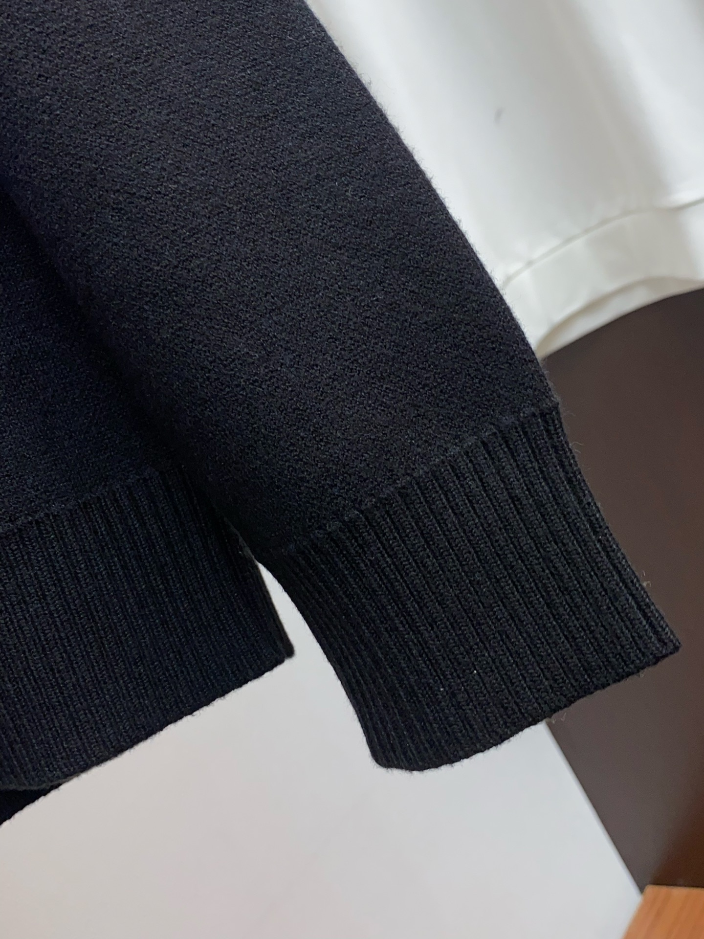 2025官网秋冬季最新款圆领毛衣，专柜同步在售爆款！特供羊毛混纺面料.手感舒适.可直接接触皮肤，logo