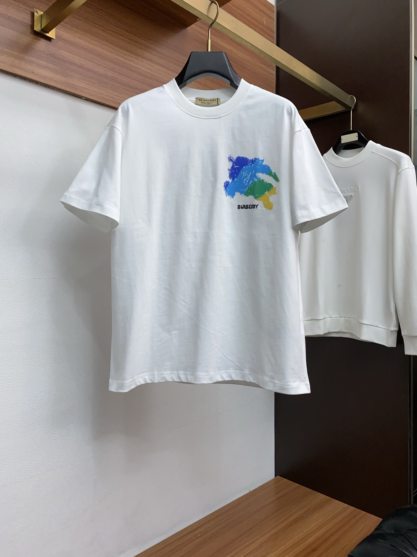 。🩵 巴宝莉 26SS春夏新款 纯棉质圆领短袖 男士基础款纯白专柜短袖T恤衫！贸易公司渠道稀出，同步官网