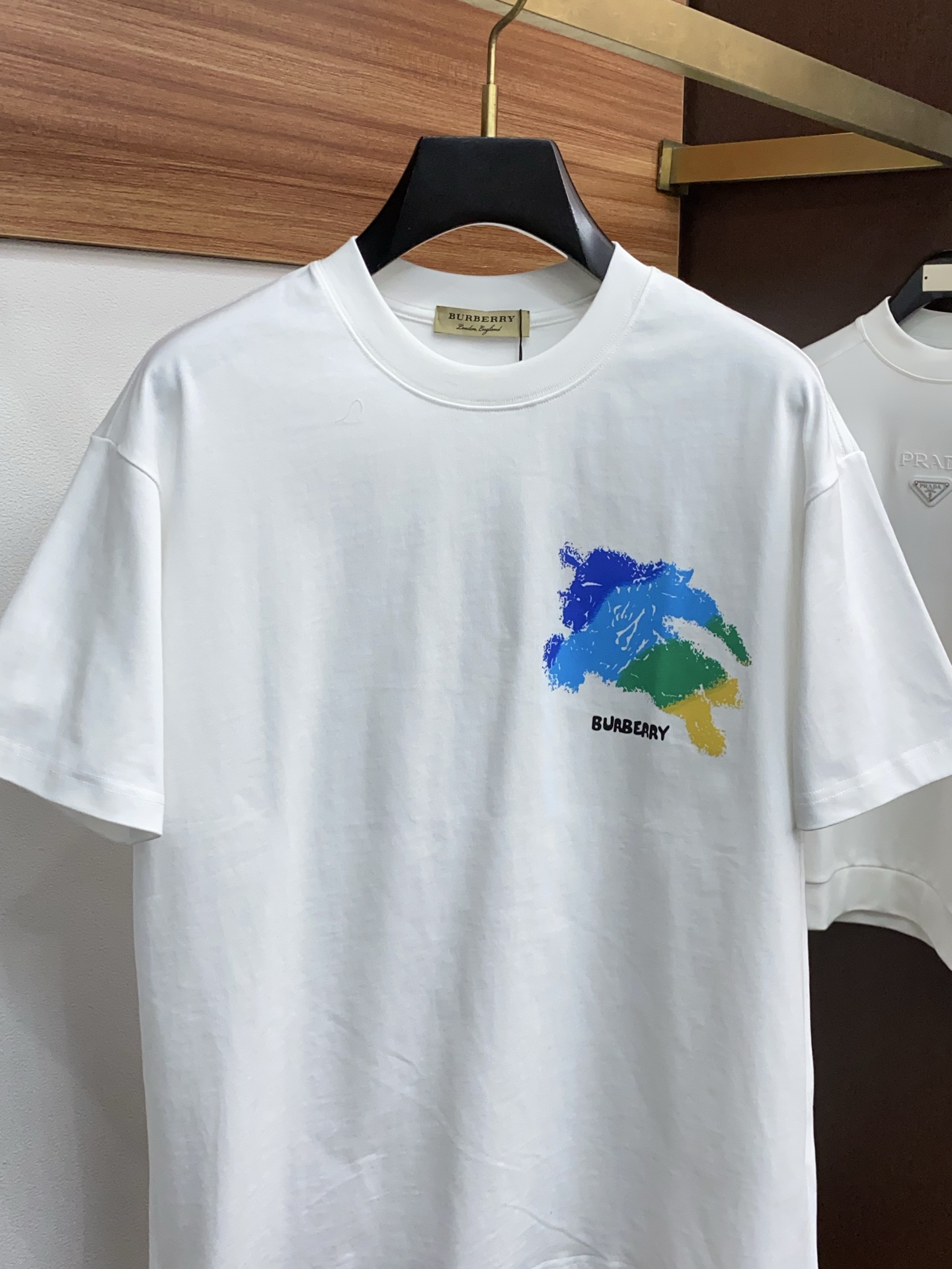 。🩵 巴宝莉 26SS春夏新款 纯棉质圆领短袖 男士基础款纯白专柜短袖T恤衫！贸易公司渠道稀出，同步官网