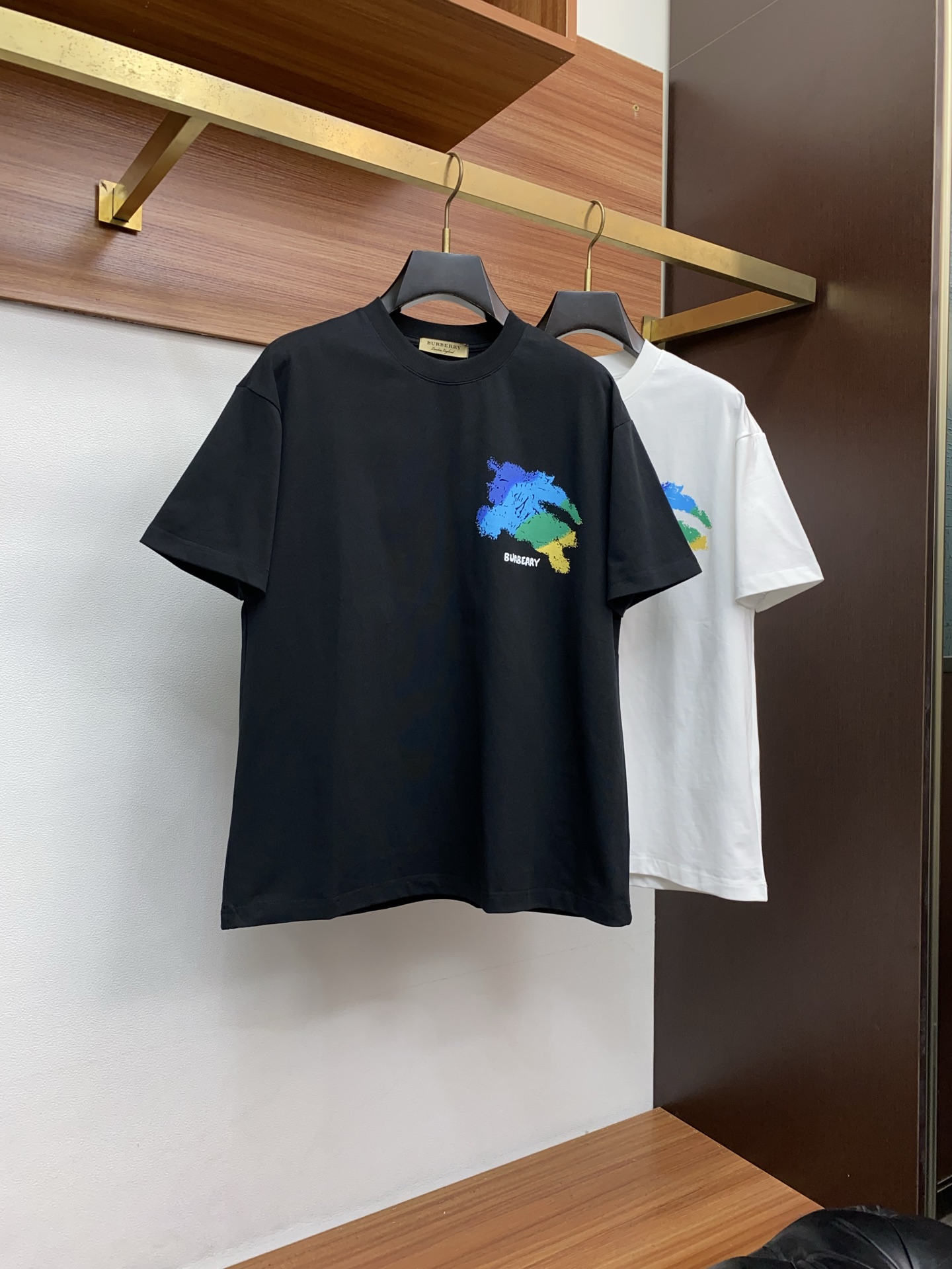 。🩵 巴宝莉 26SS春夏新款 纯棉质圆领短袖 男士基础款纯白专柜短袖T恤衫！贸易公司渠道稀出，同步官网