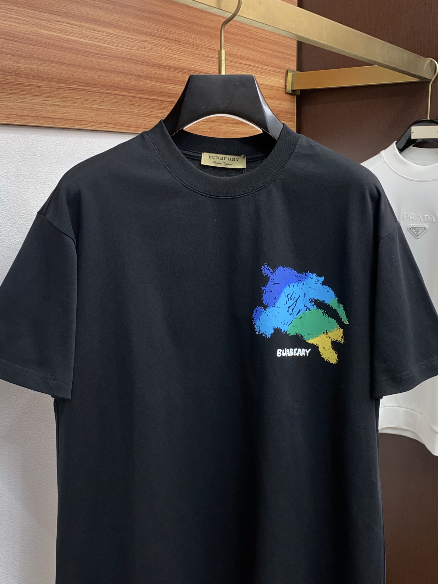 。🩵 巴宝莉 26SS春夏新款 纯棉质圆领短袖 男士基础款纯白专柜短袖T恤衫！贸易公司渠道稀出，同步官网