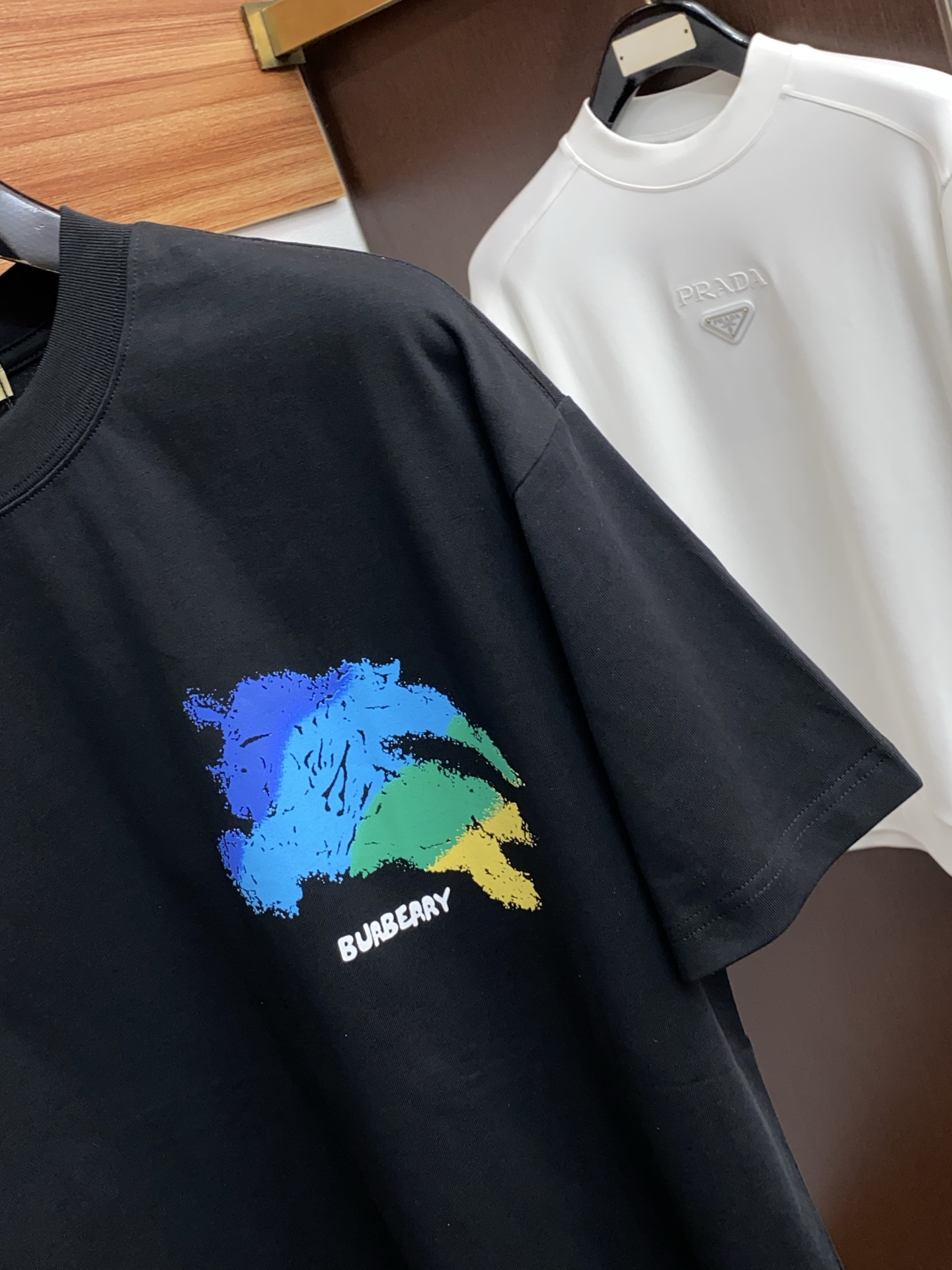 。🩵 巴宝莉 26SS春夏新款 纯棉质圆领短袖 男士基础款纯白专柜短袖T恤衫！贸易公司渠道稀出，同步官网