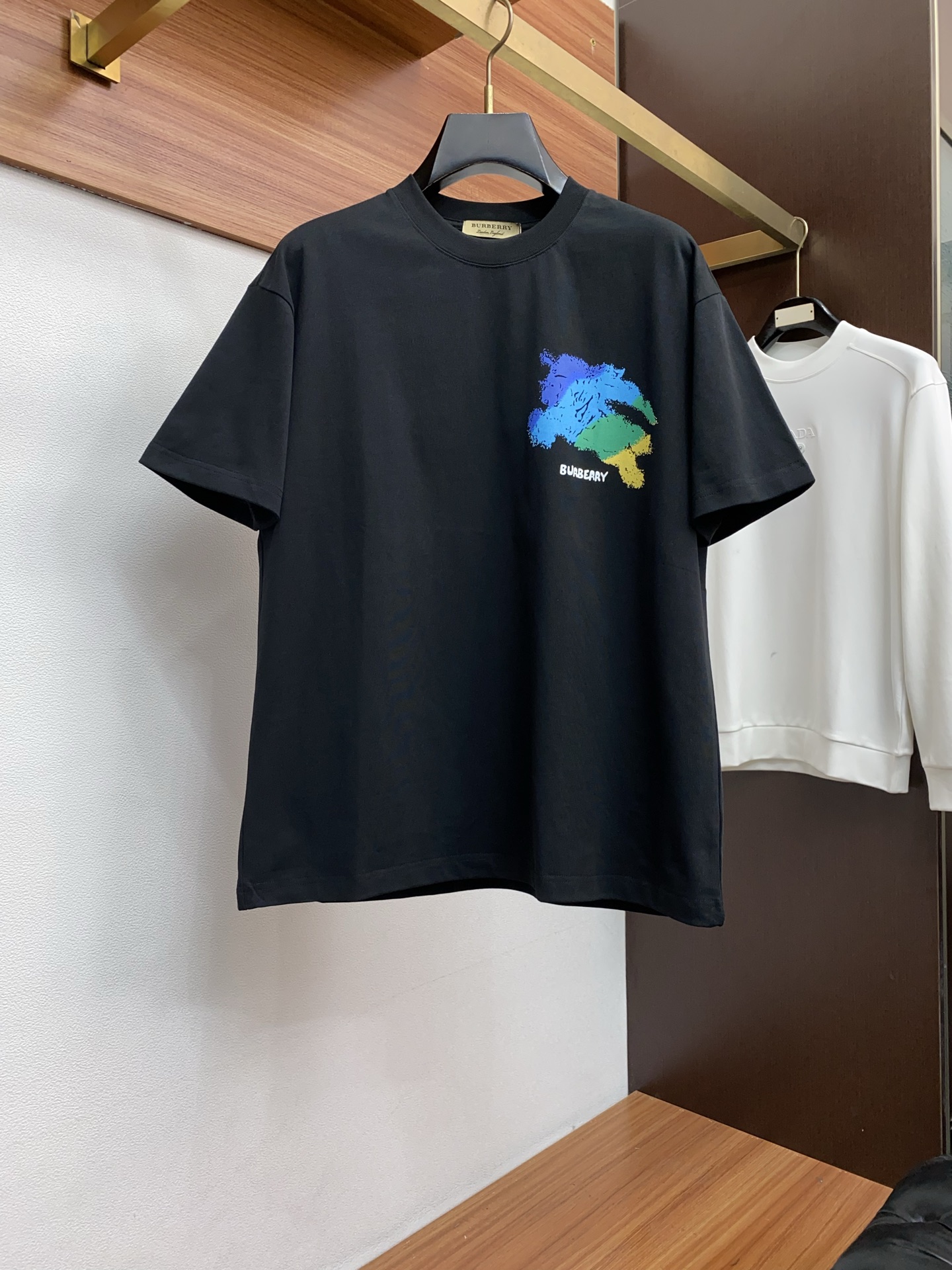 。🩵 巴宝莉 26SS春夏新款 纯棉质圆领短袖 男士基础款纯白专柜短袖T恤衫！贸易公司渠道稀出，同步官网